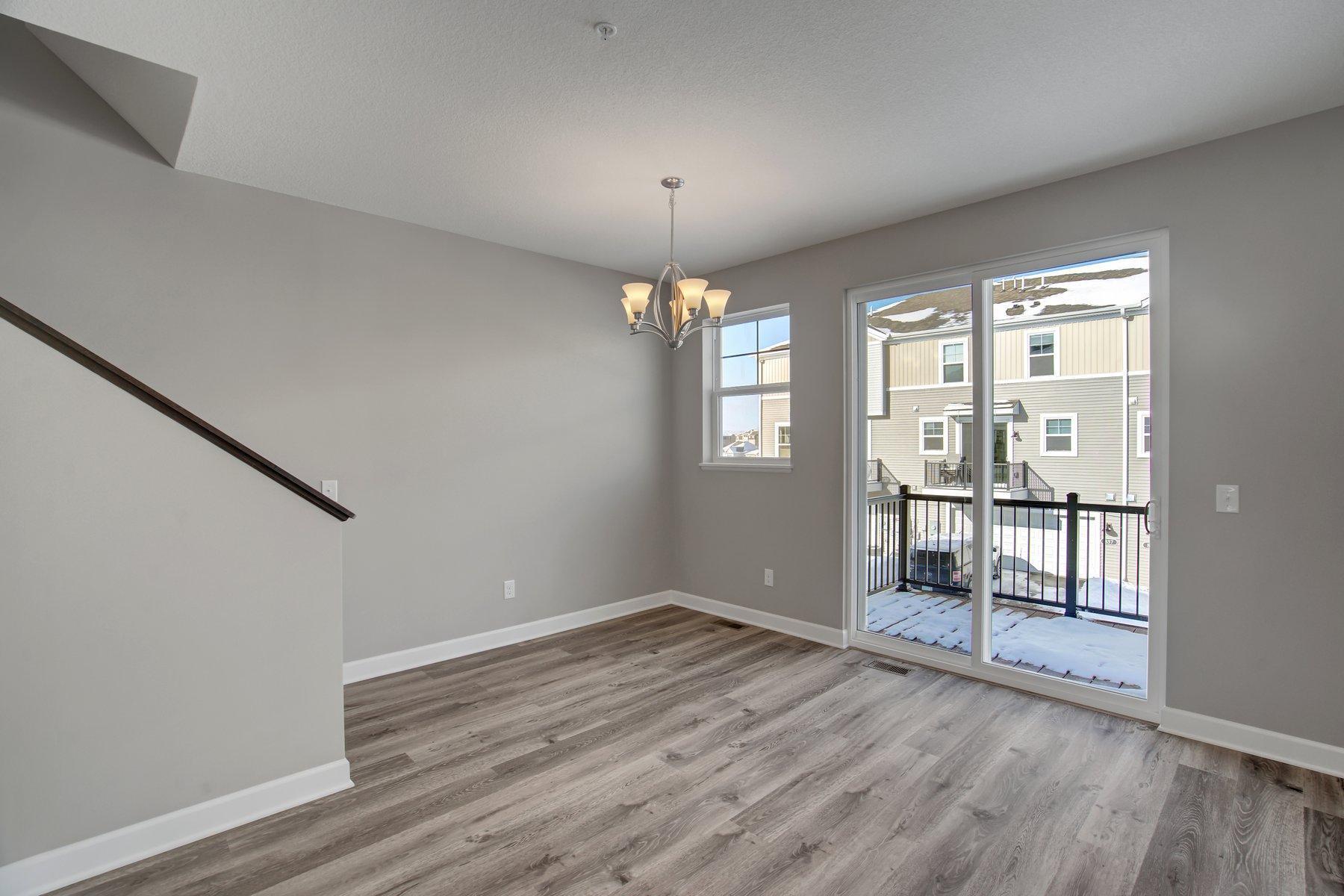 855 Roselyn Drive