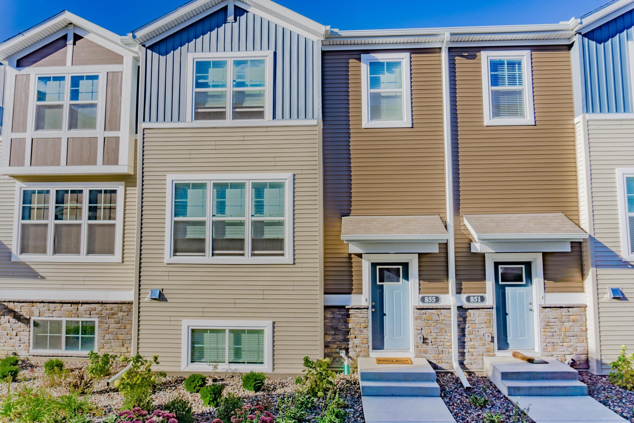 855 Roselyn Drive