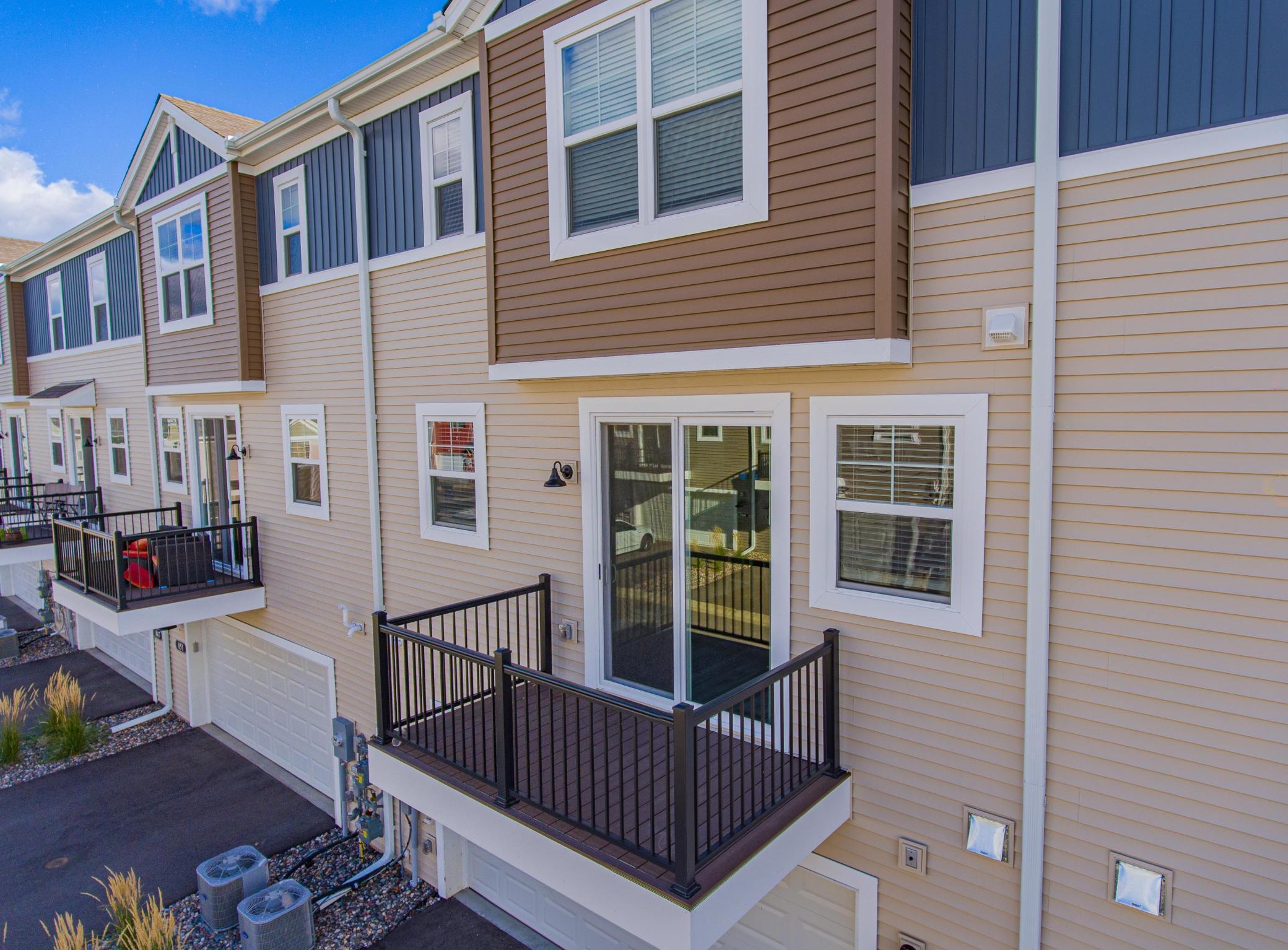 855 Roselyn Drive
