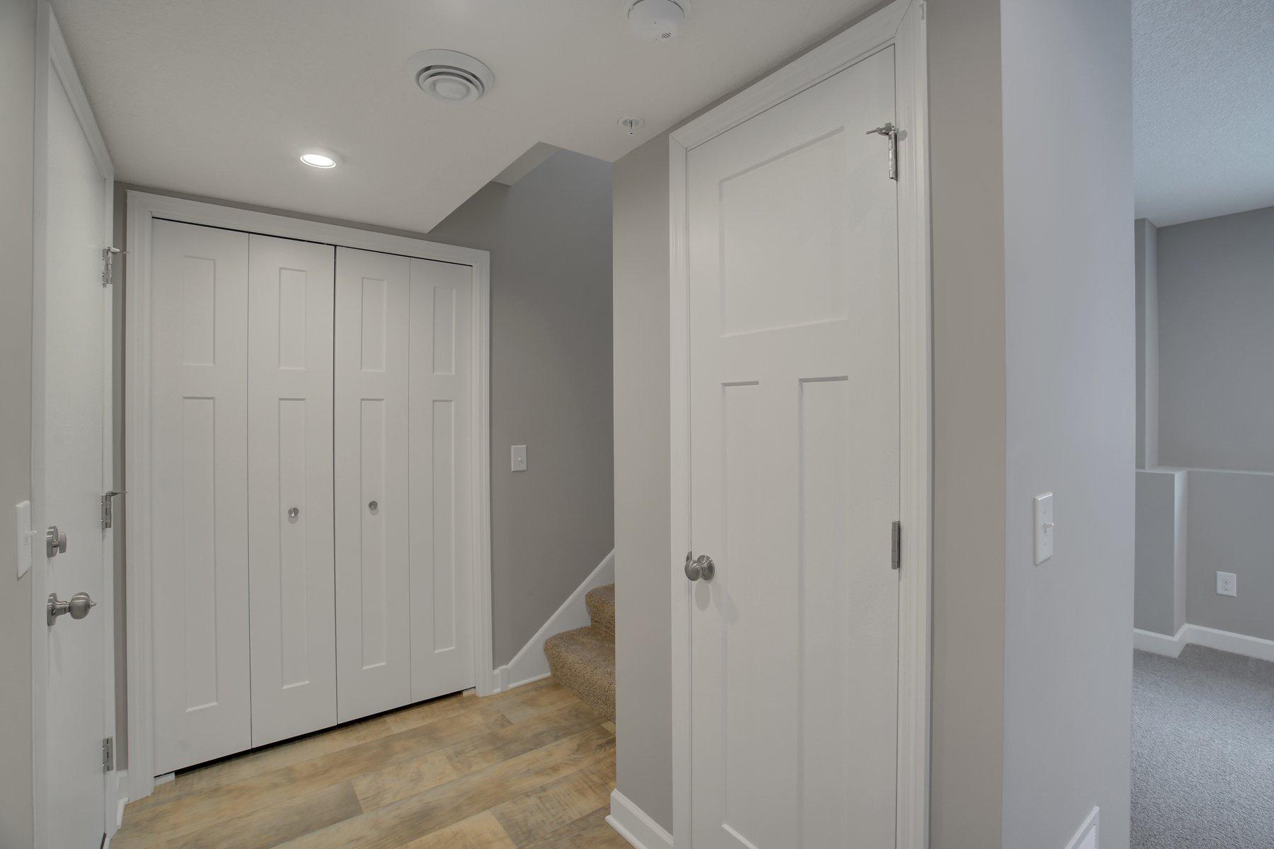 855 Roselyn Drive