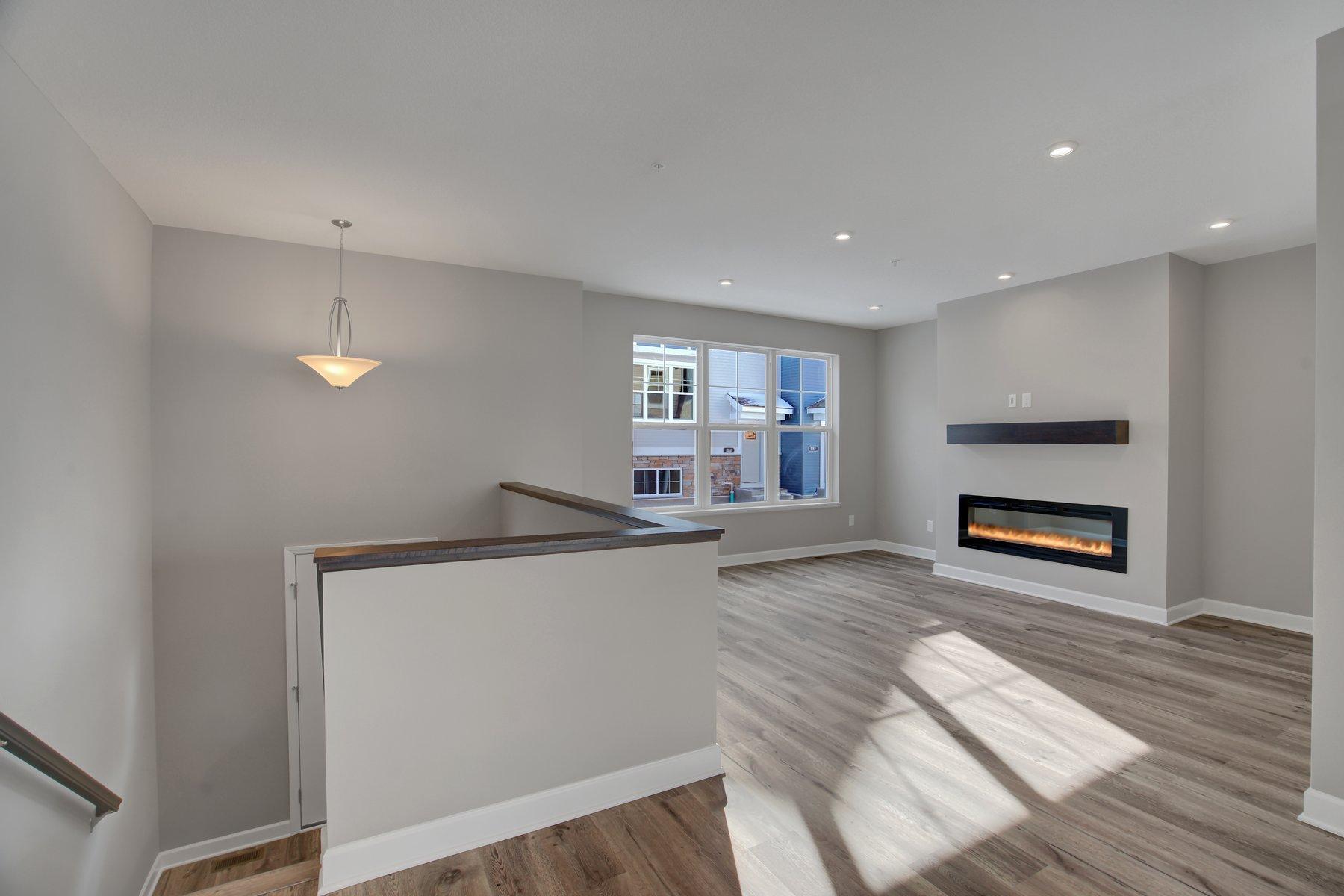 855 Roselyn Drive