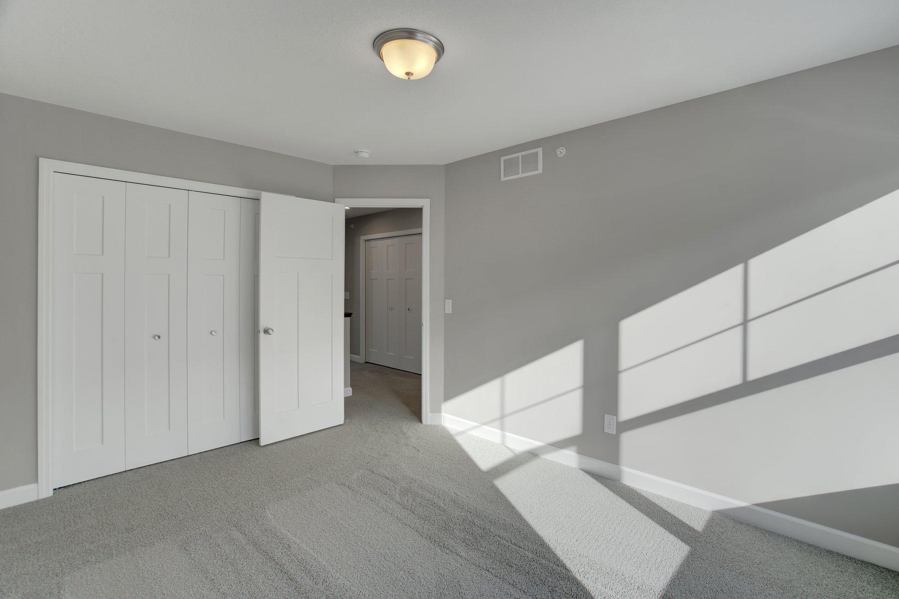 855 Roselyn Drive