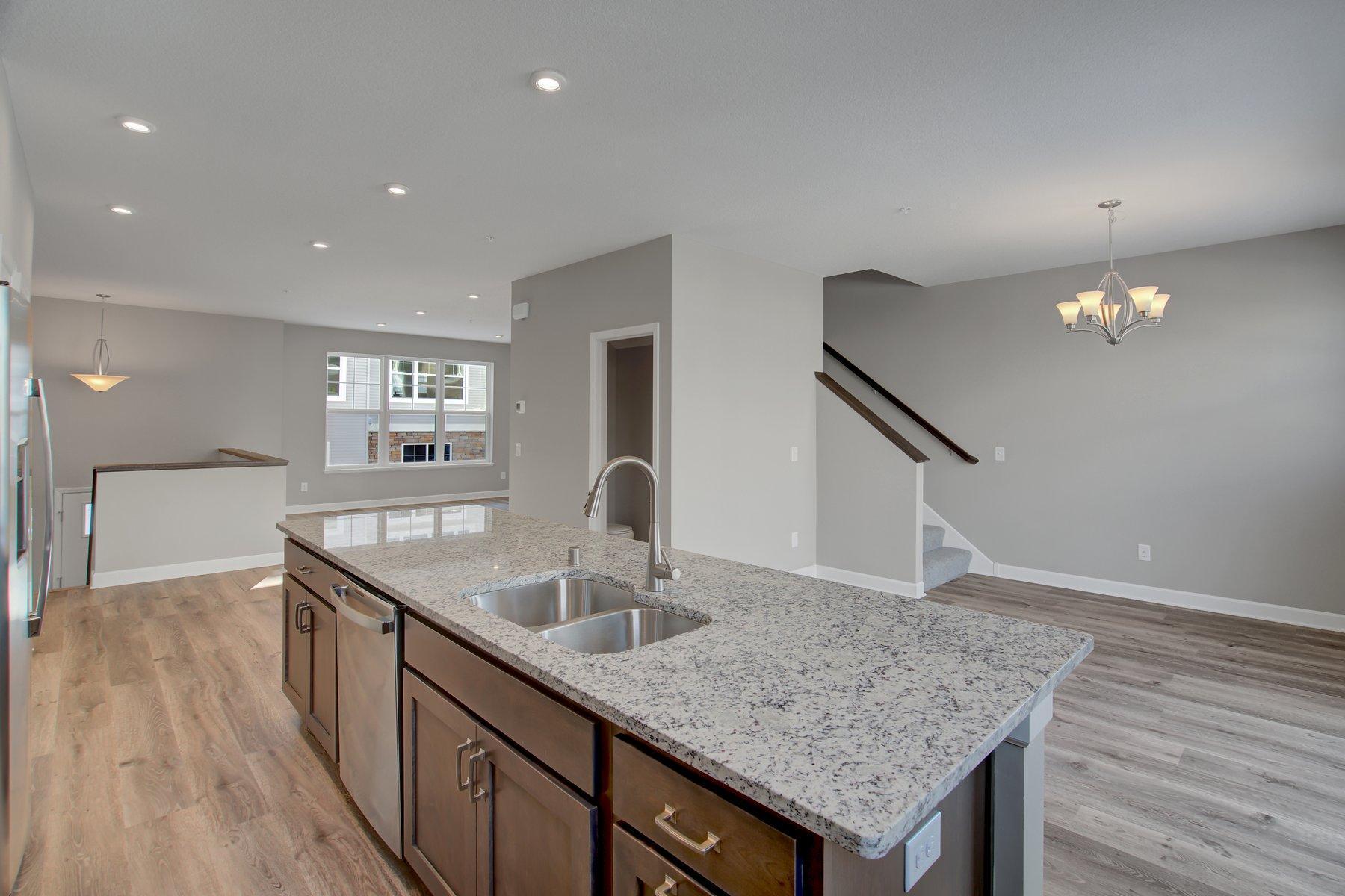 855 Roselyn Drive