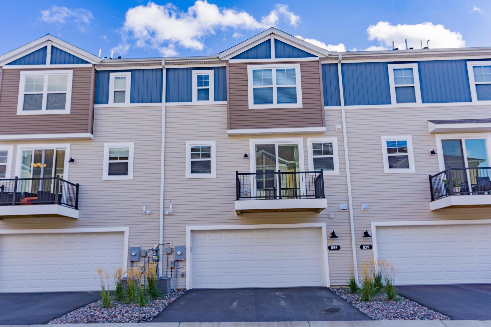 855 Roselyn Drive