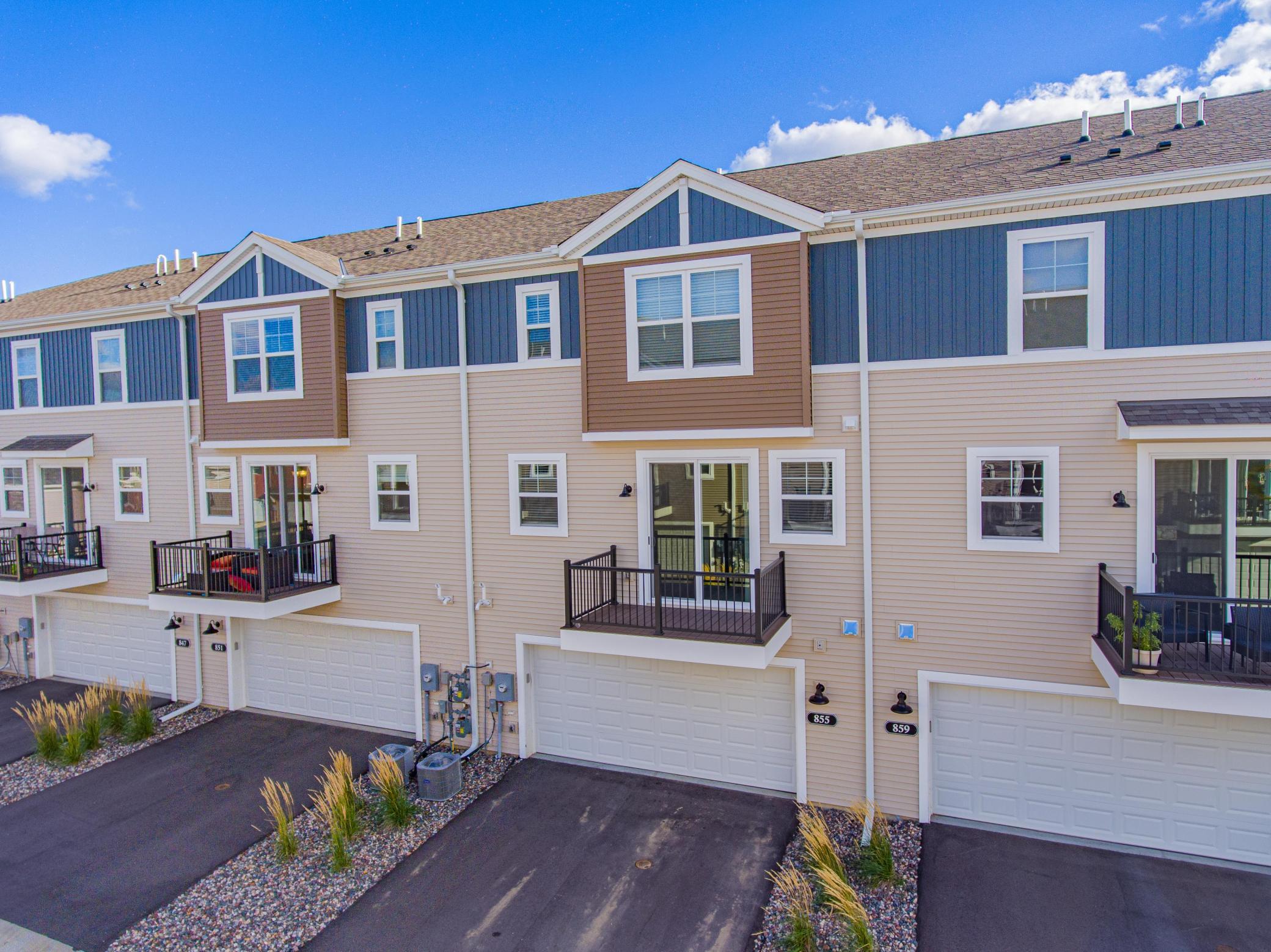 855 Roselyn Drive