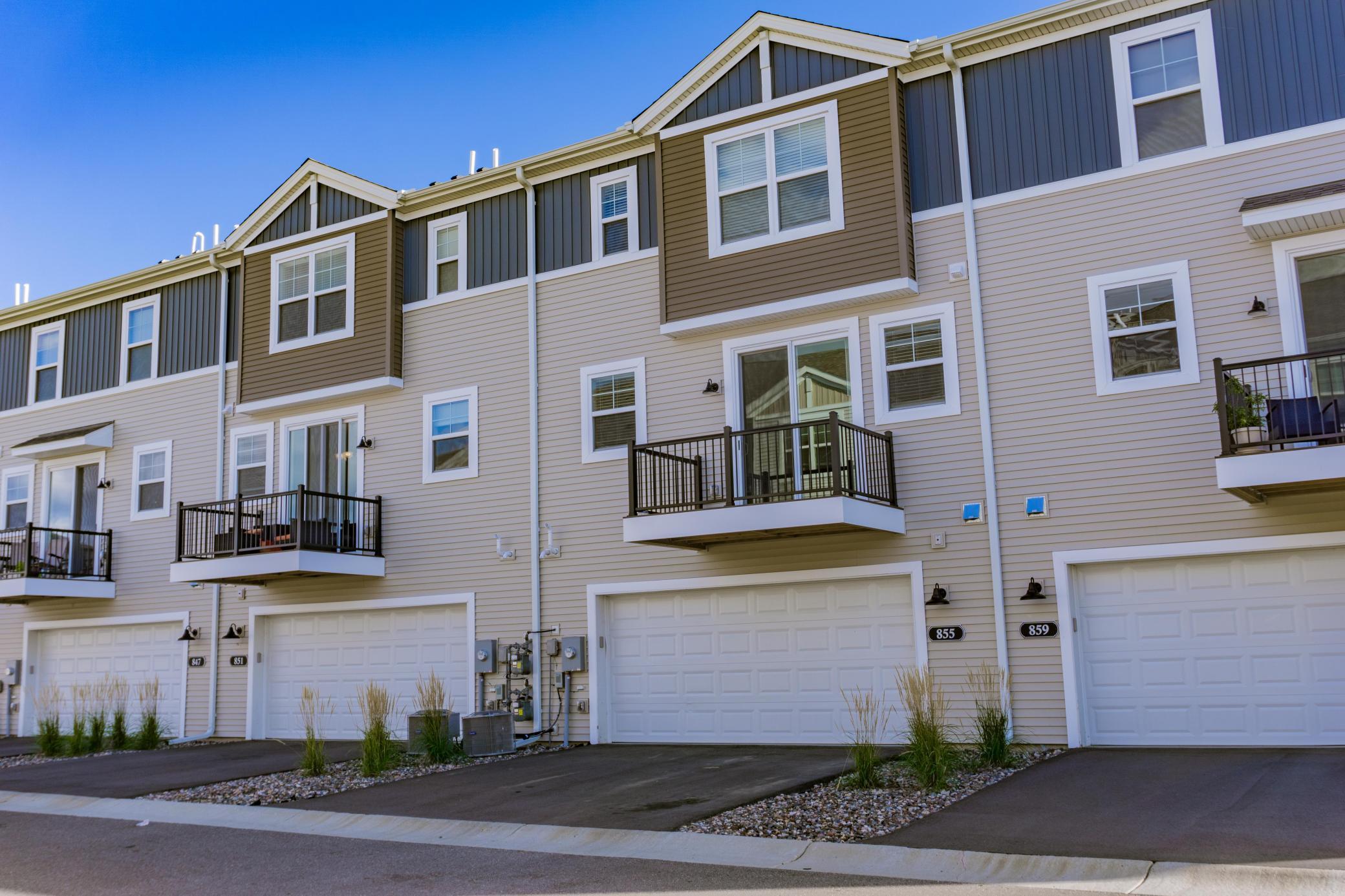 855 Roselyn Drive