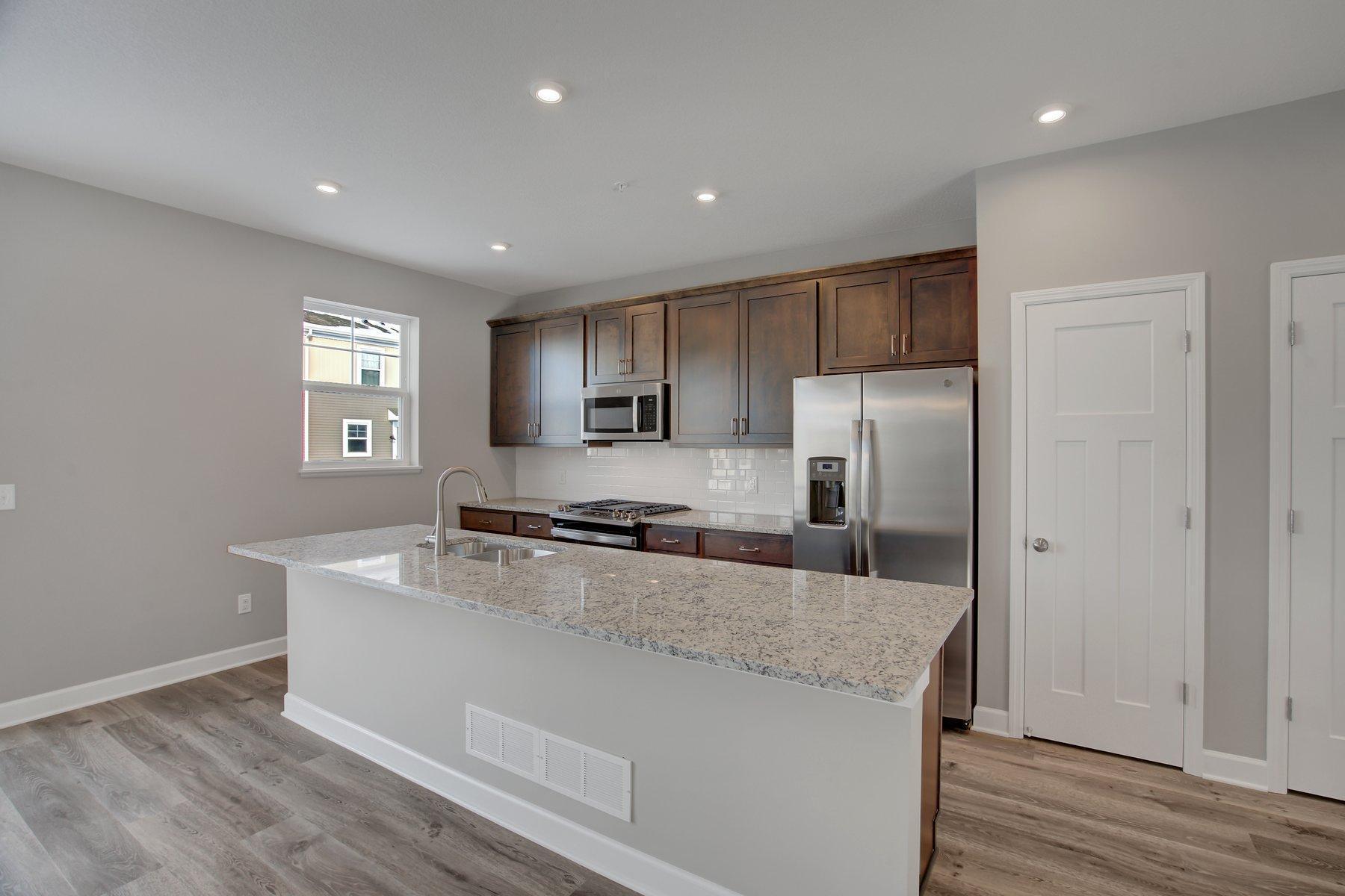 855 Roselyn Drive