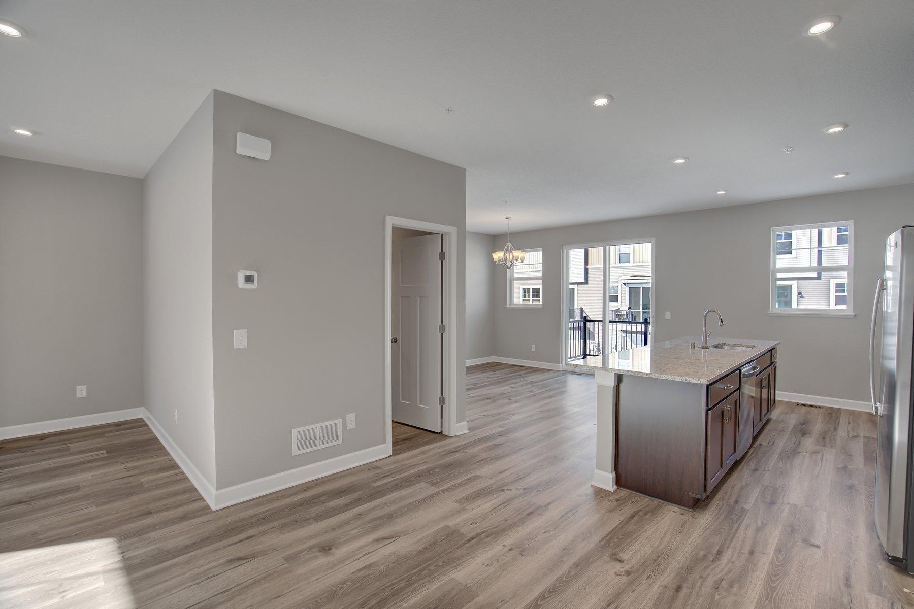 855 Roselyn Drive