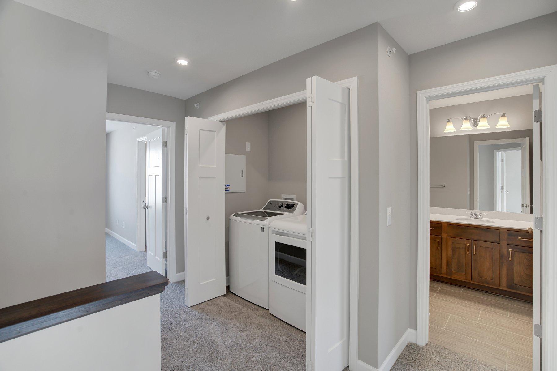 855 Roselyn Drive