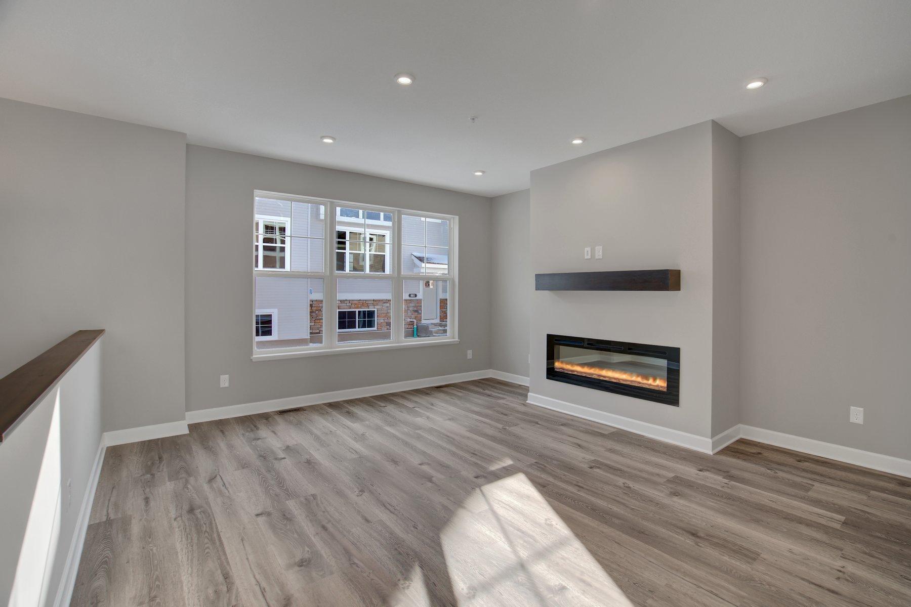 855 Roselyn Drive