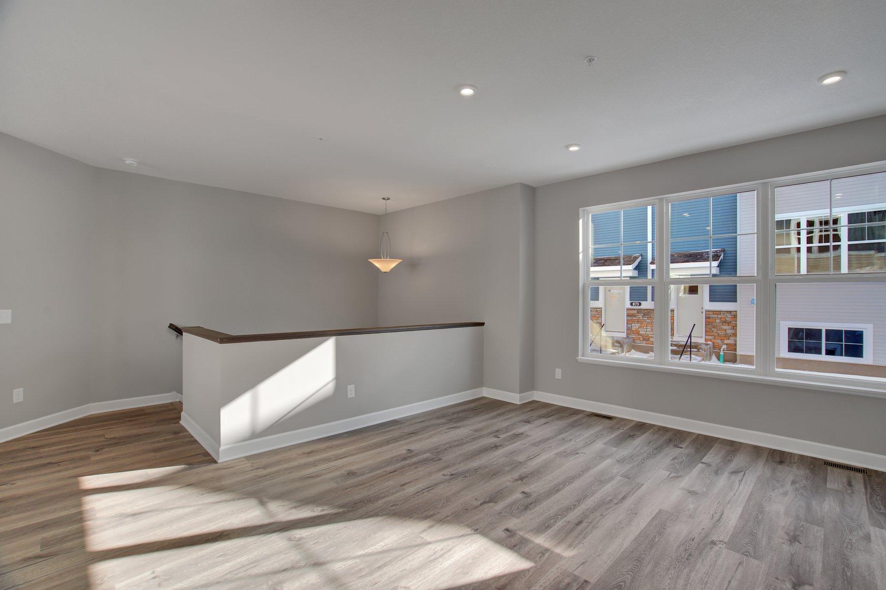855 Roselyn Drive