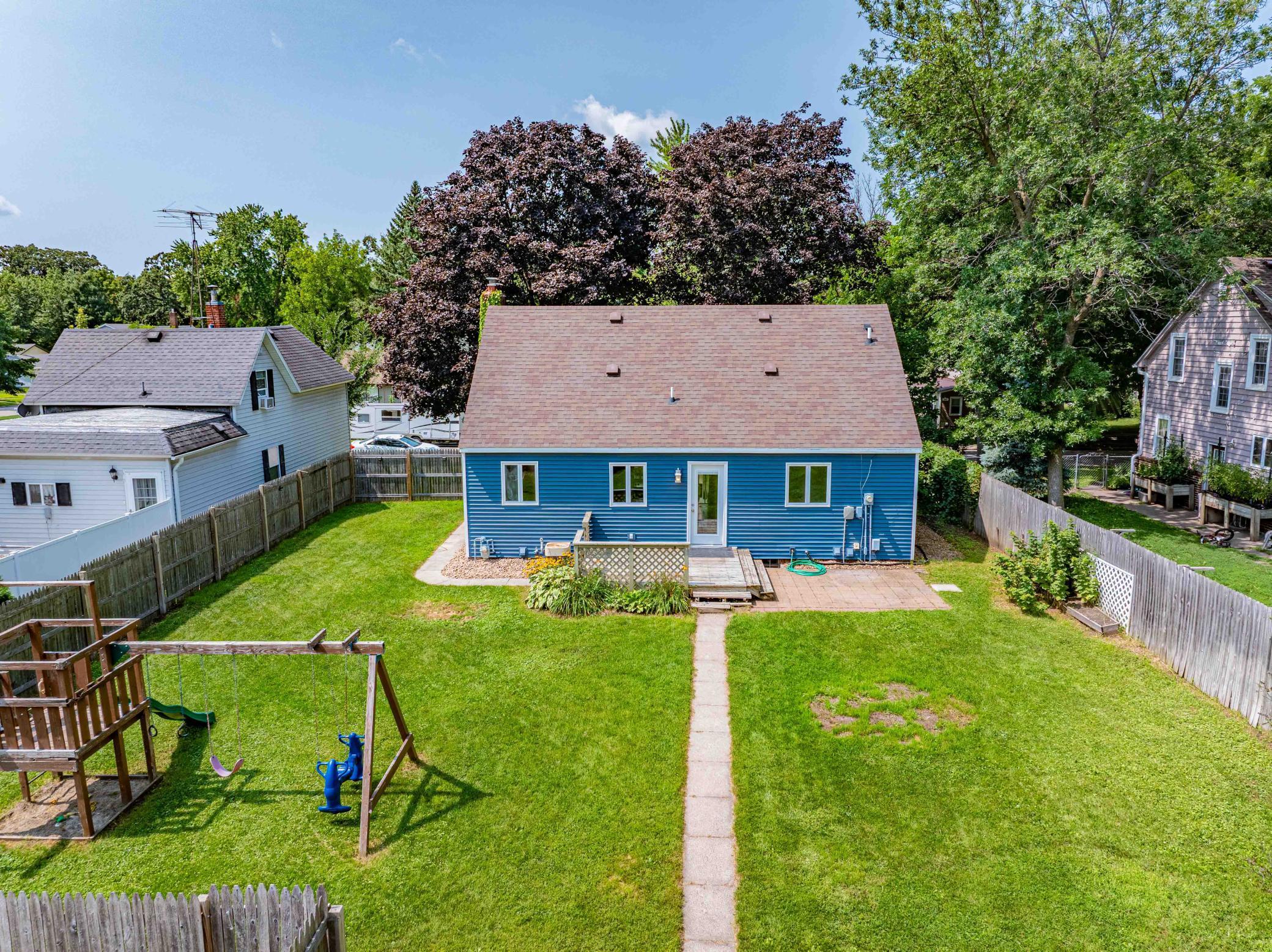 569 Glen Street SW