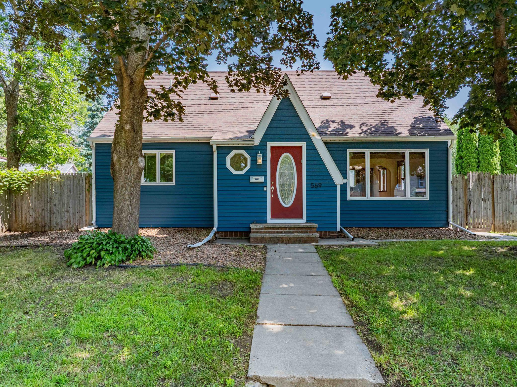 569 Glen Street SW