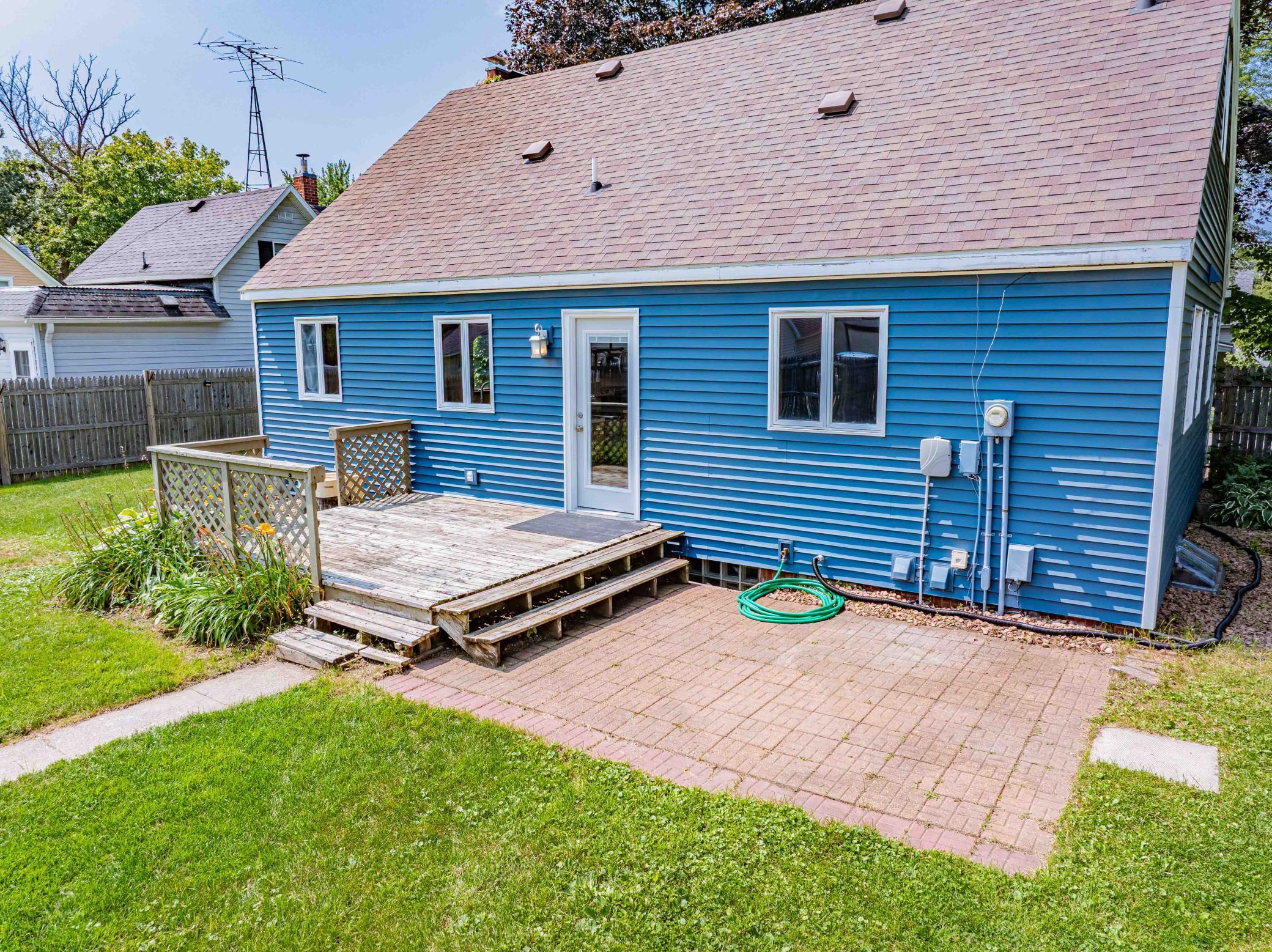 569 Glen Street SW