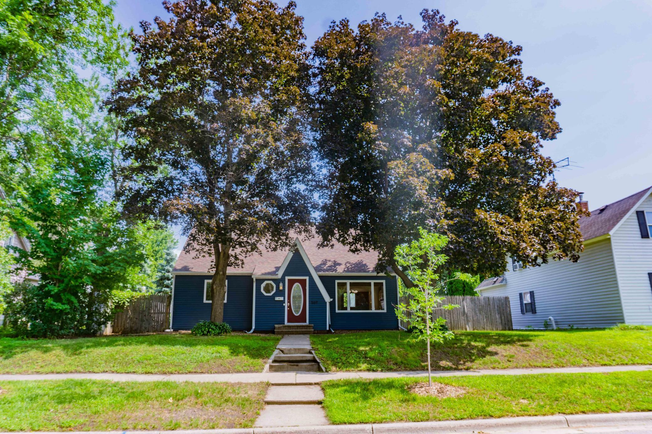 569 Glen Street SW