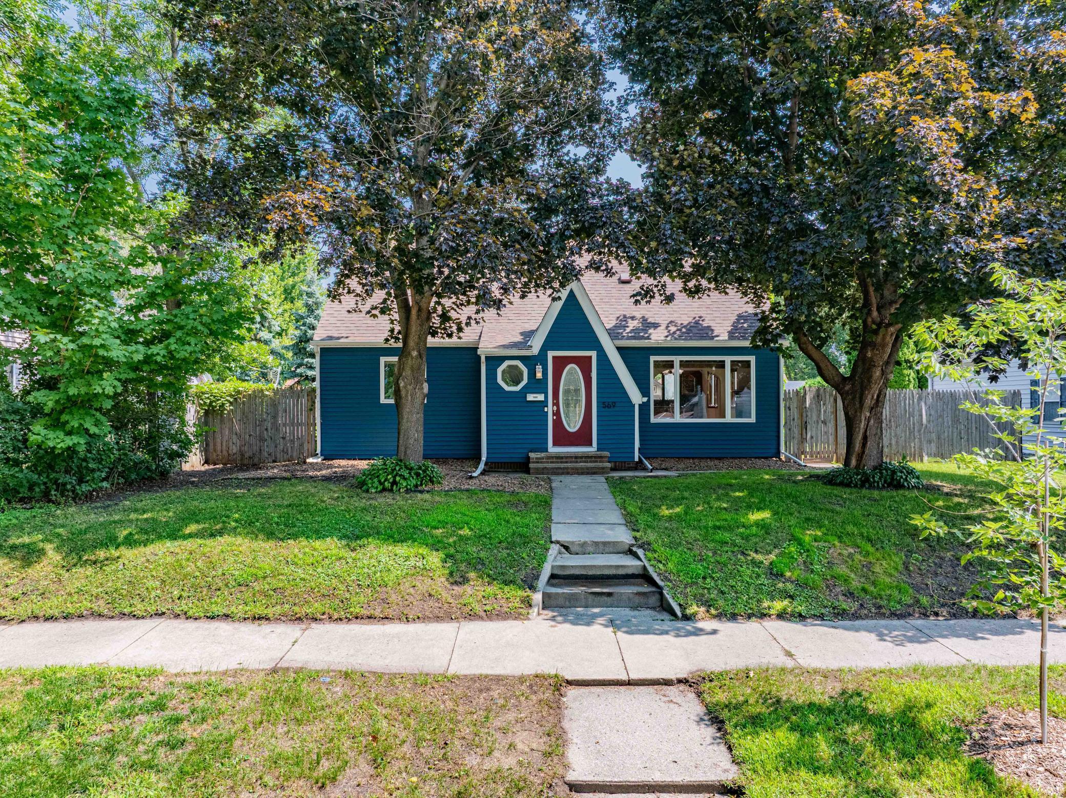 569 Glen Street SW