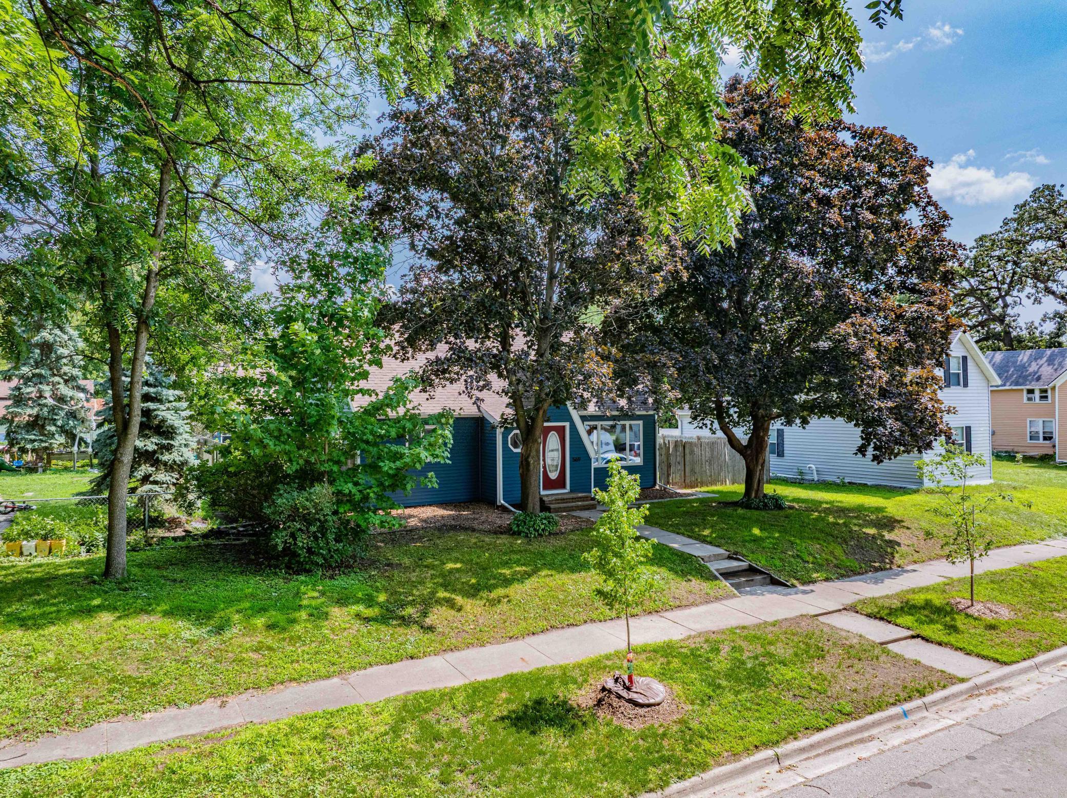 569 Glen Street SW