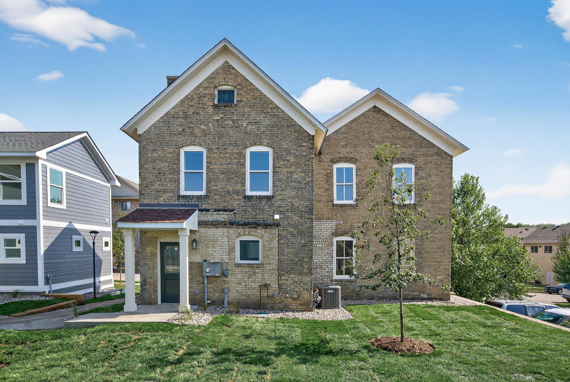 211 N Walnut Street