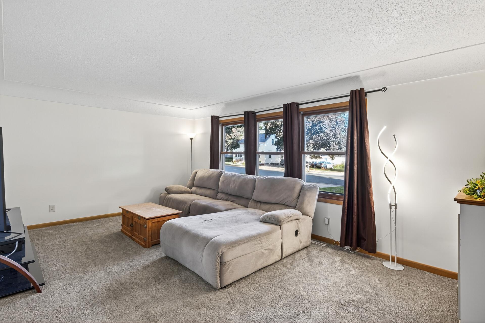 139 Elm Street E