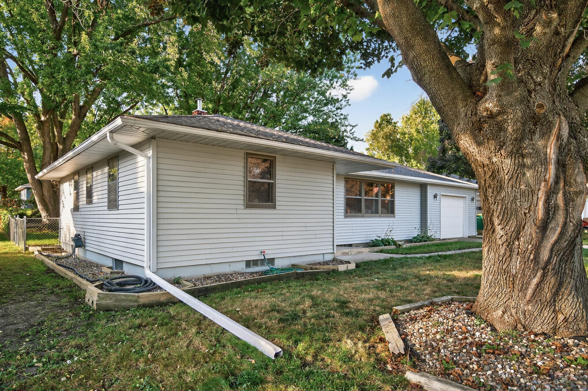 139 Elm Street E