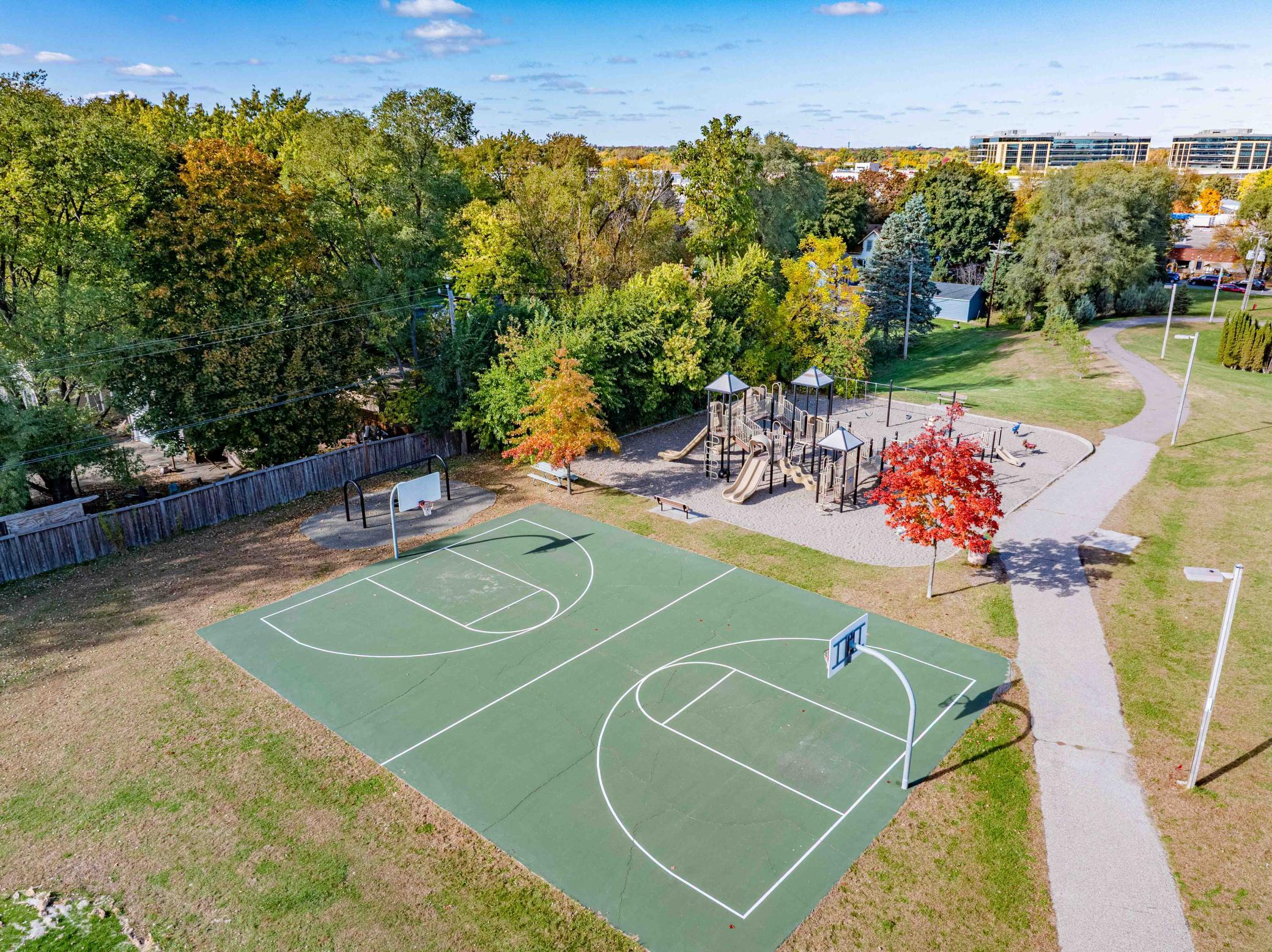 403 Madison Avenue S