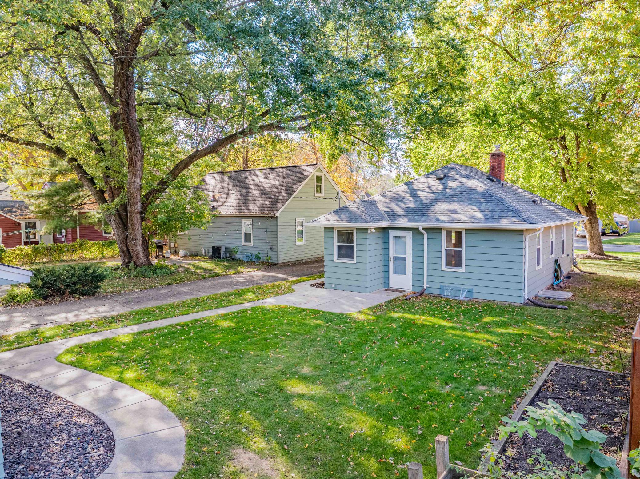 403 Madison Avenue S