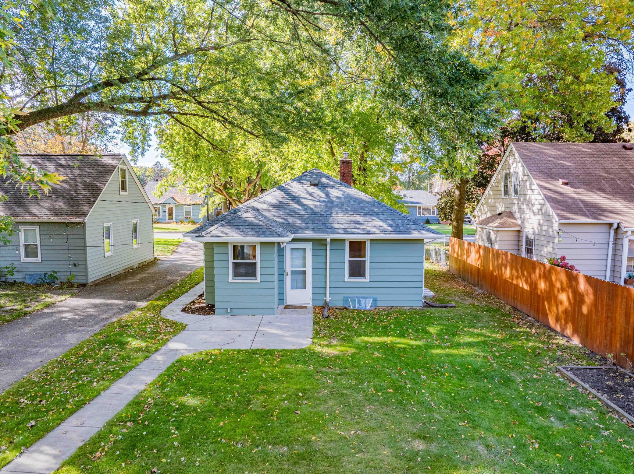 403 Madison Avenue S