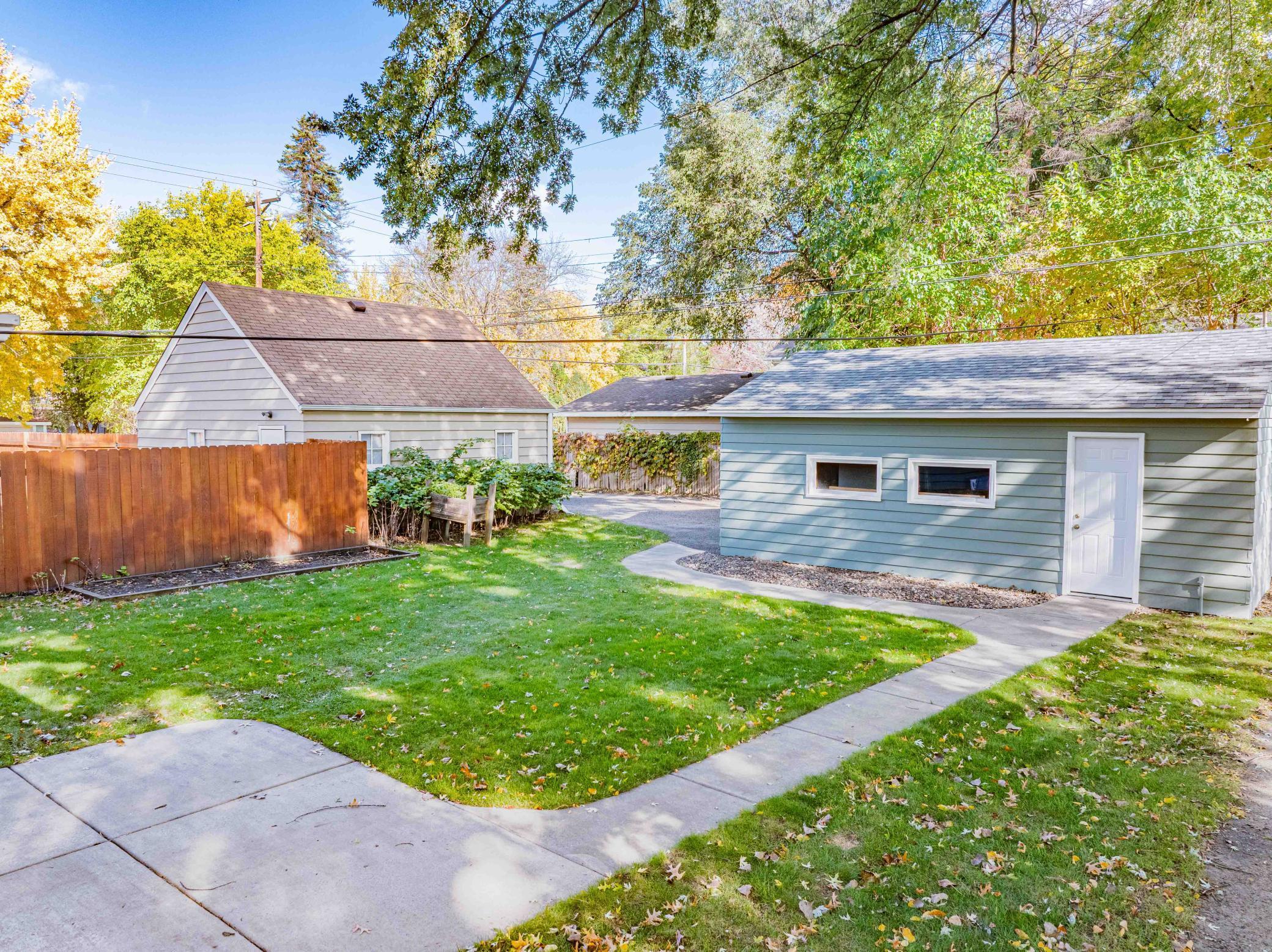 403 Madison Avenue S