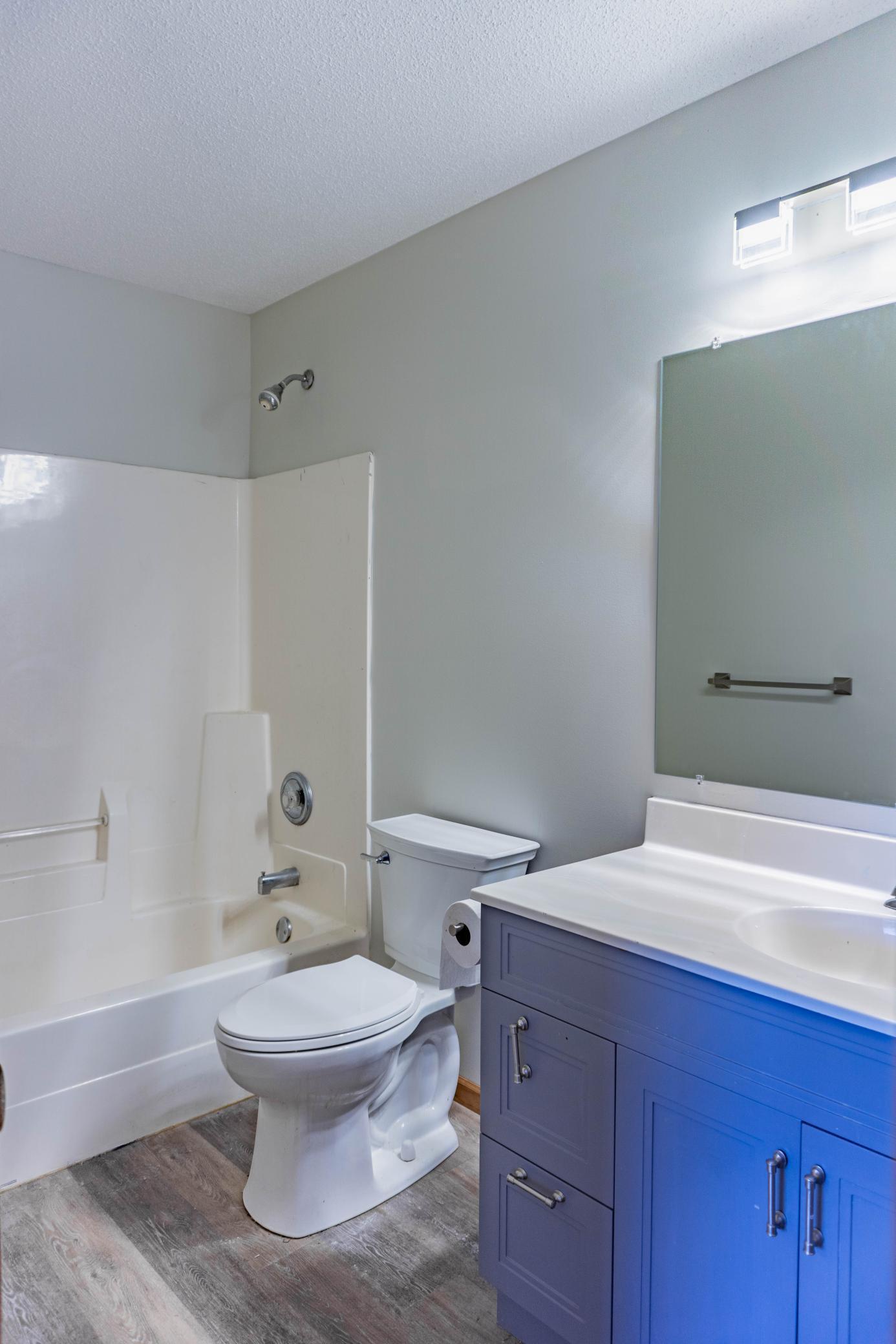 1122 Crystal Place W