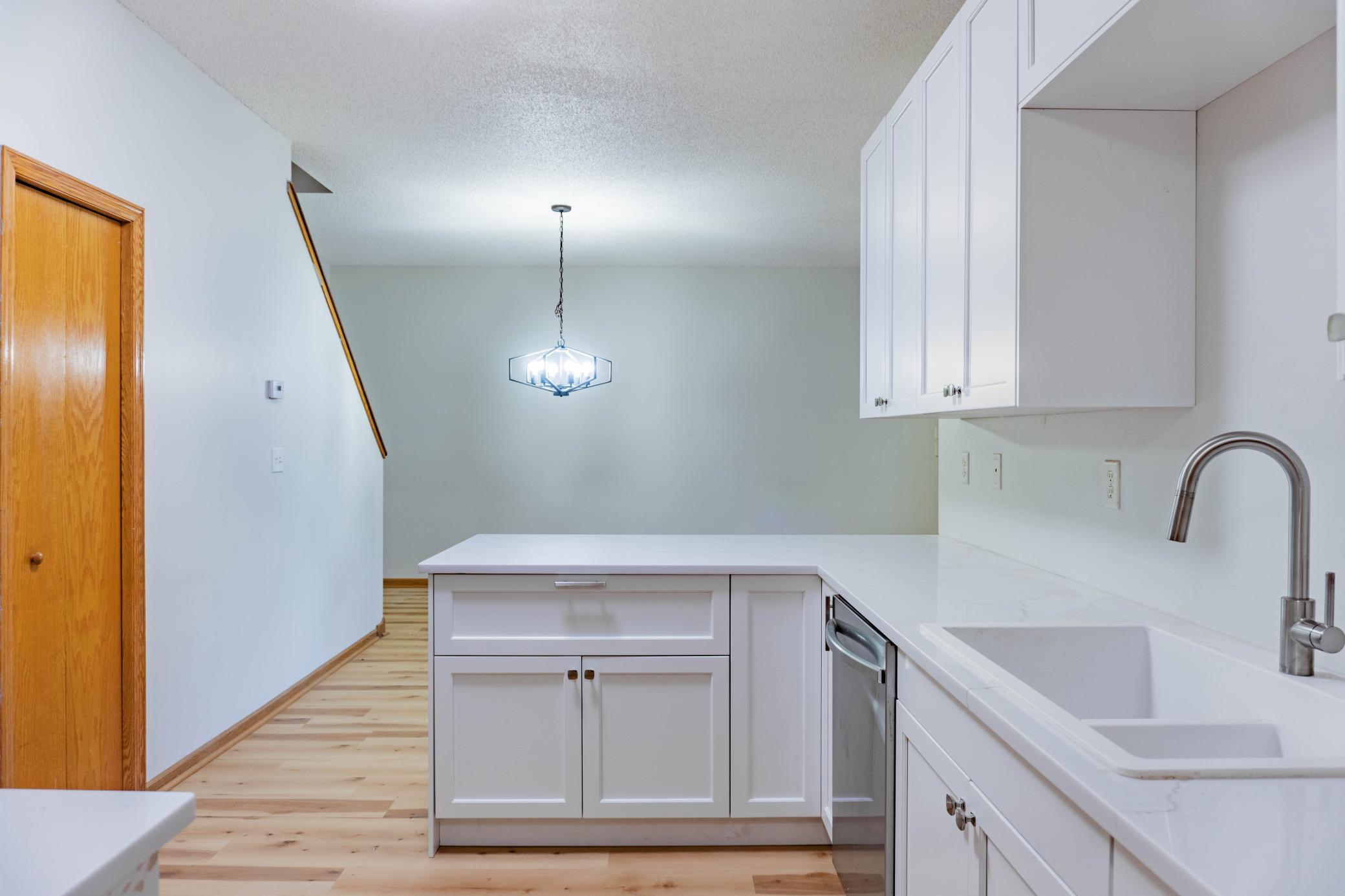 1122 Crystal Place W