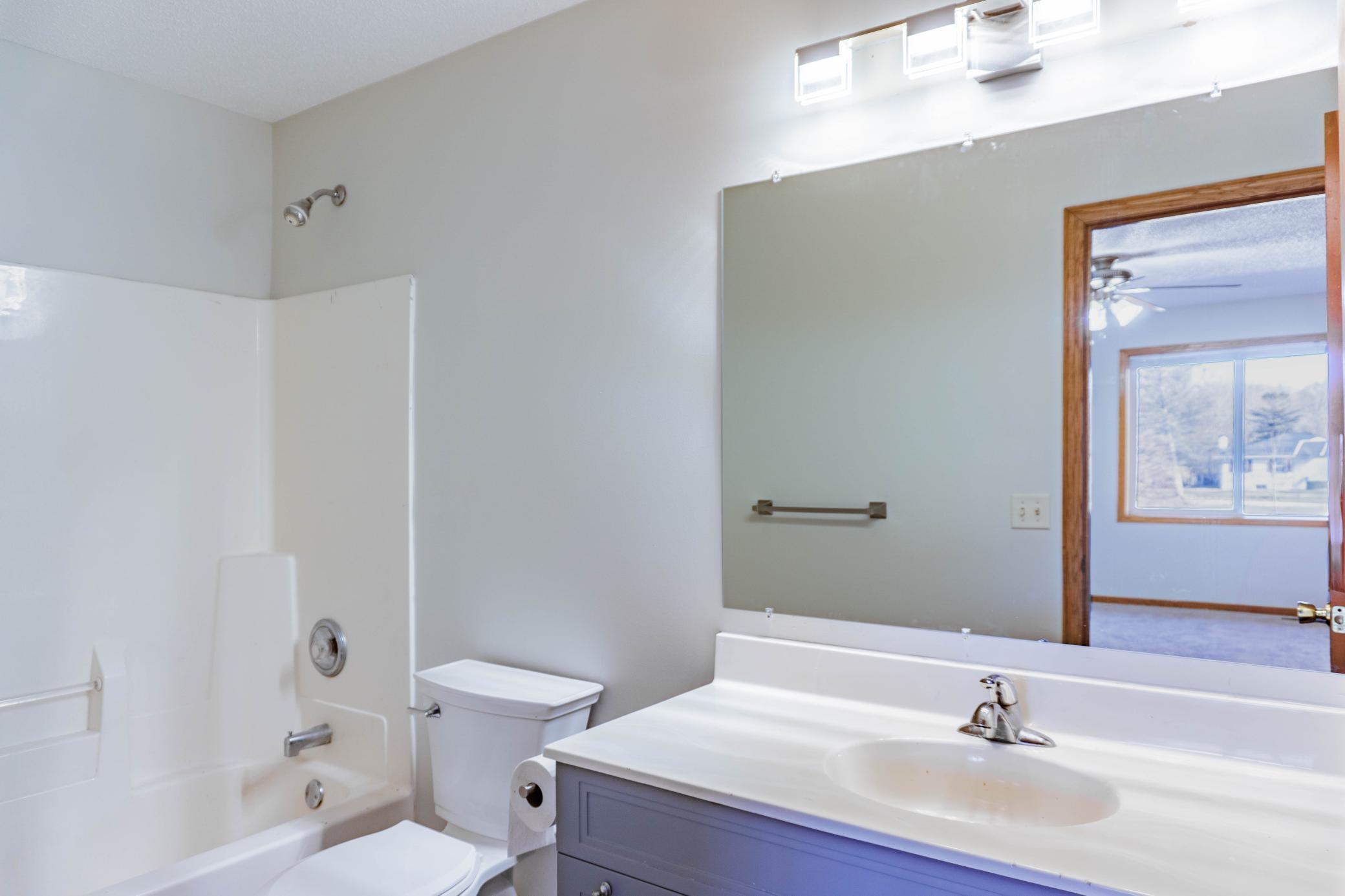 1122 Crystal Place W