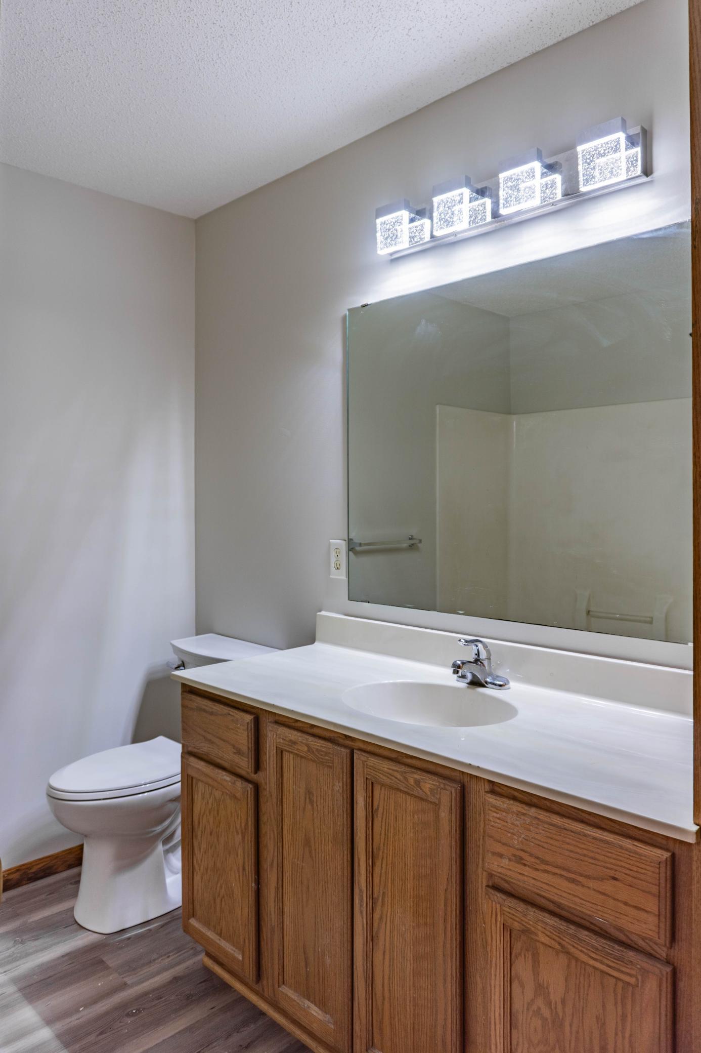 1122 Crystal Place W