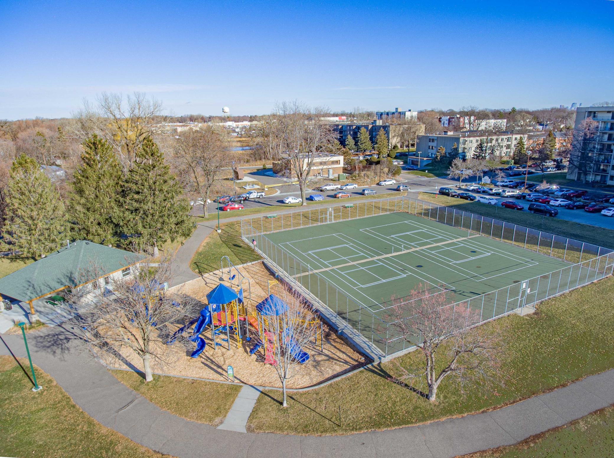 916 Parkside Boulevard