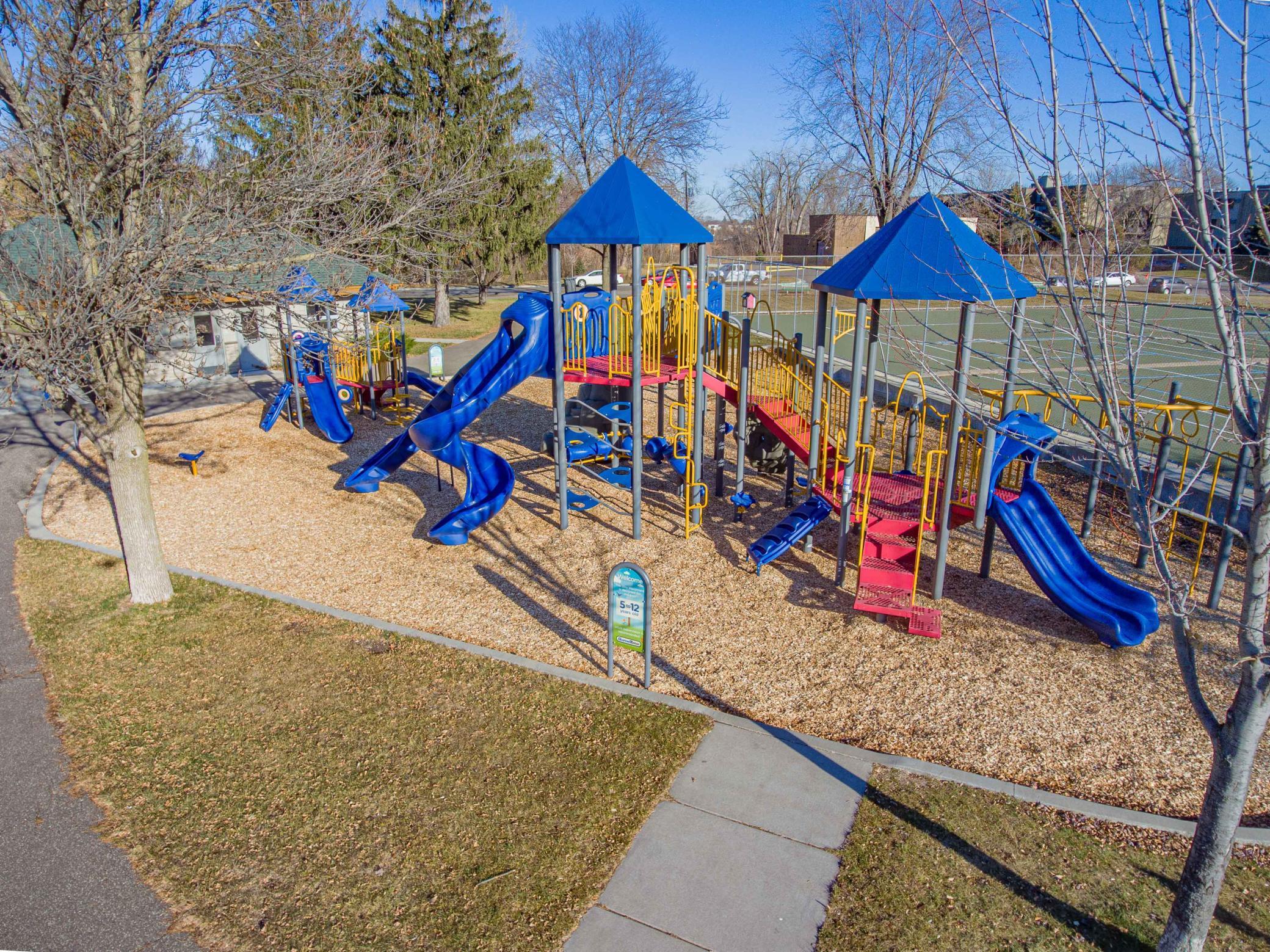 916 Parkside Boulevard