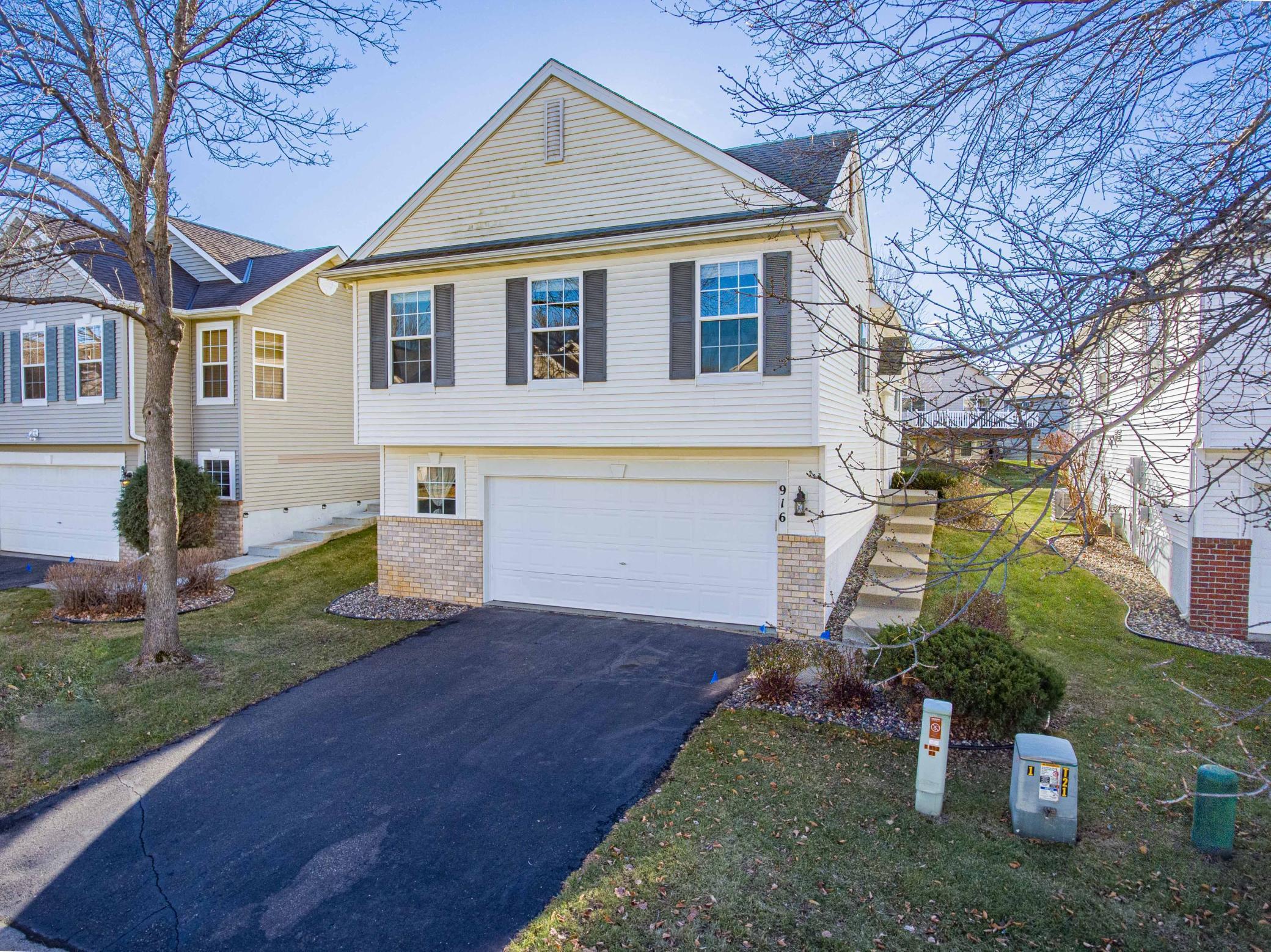 916 Parkside Boulevard