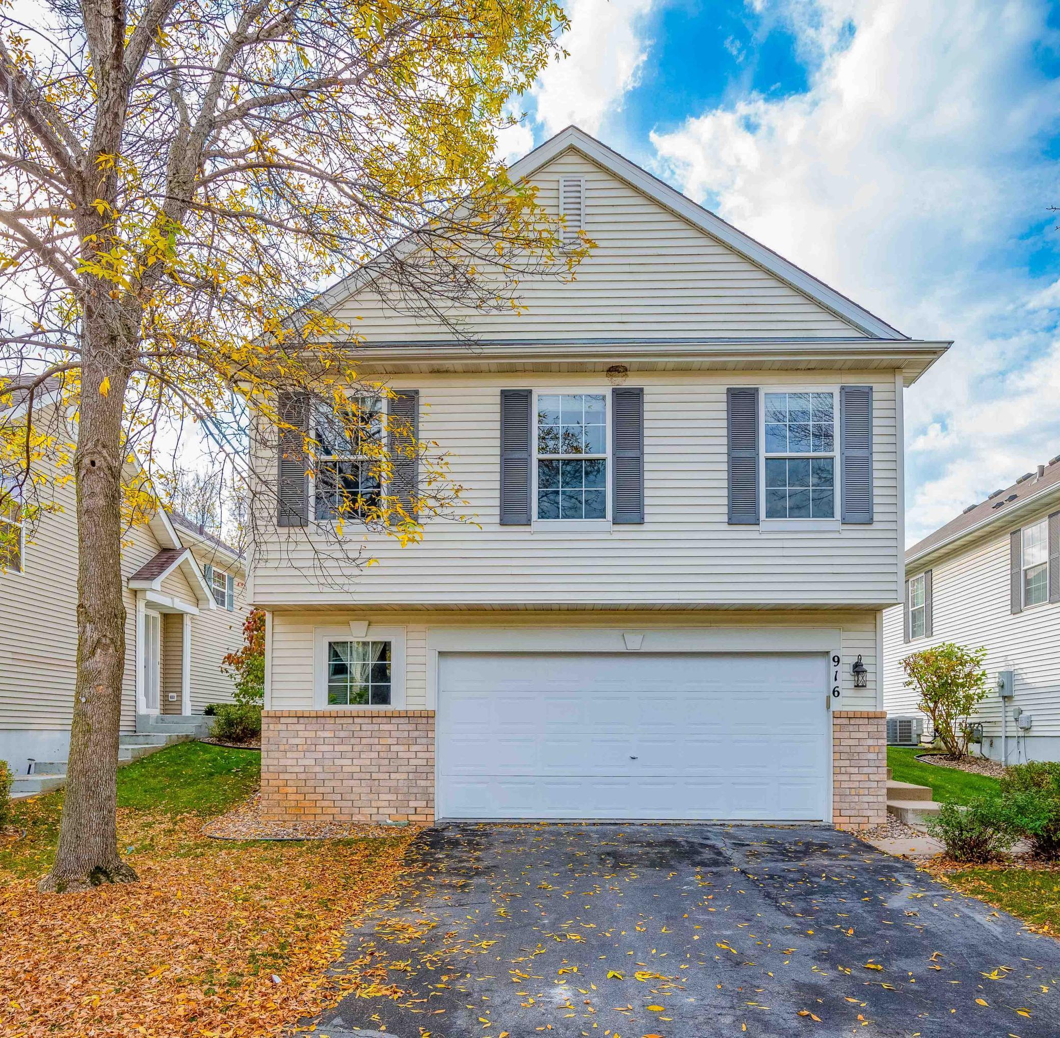 916 Parkside Boulevard