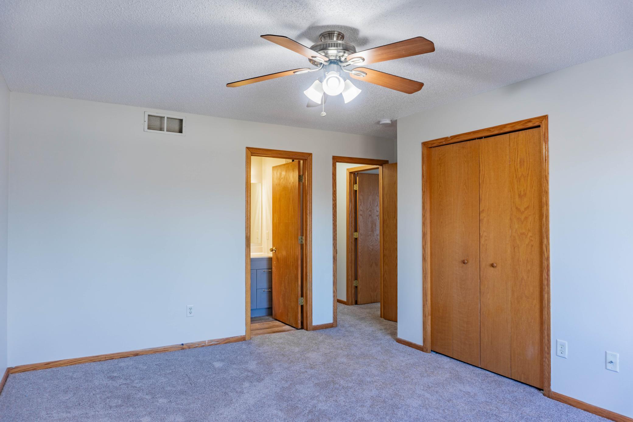 1122 Crystal Place W