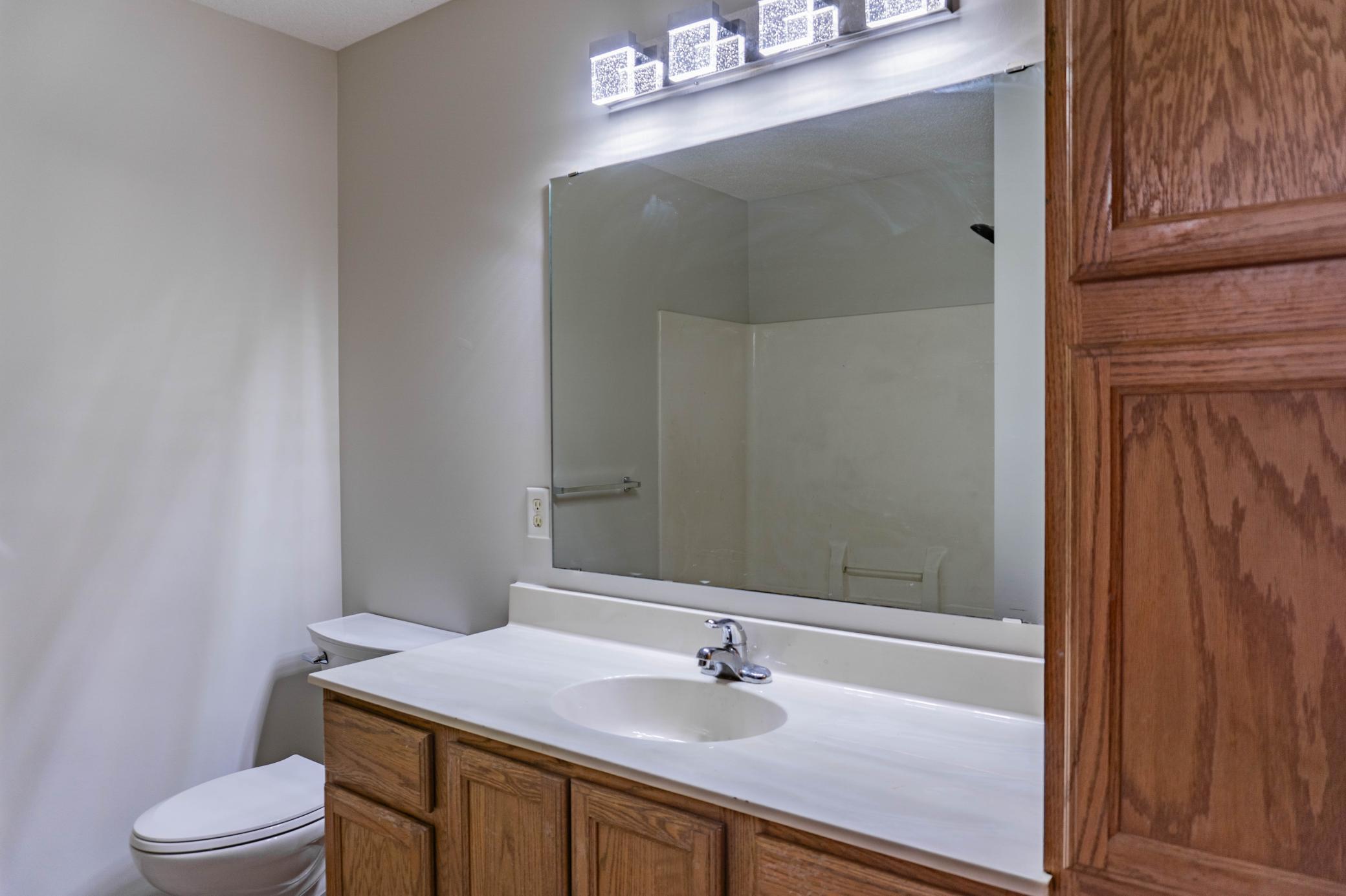 1122 Crystal Place W