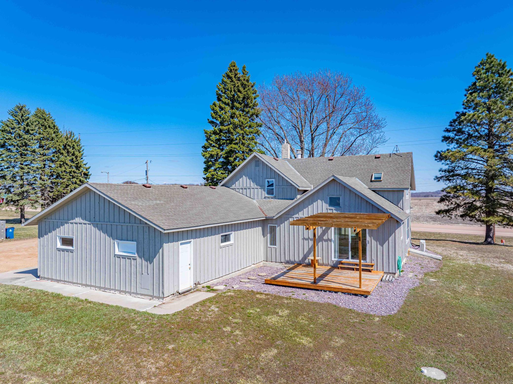 5690 County Road 10 N