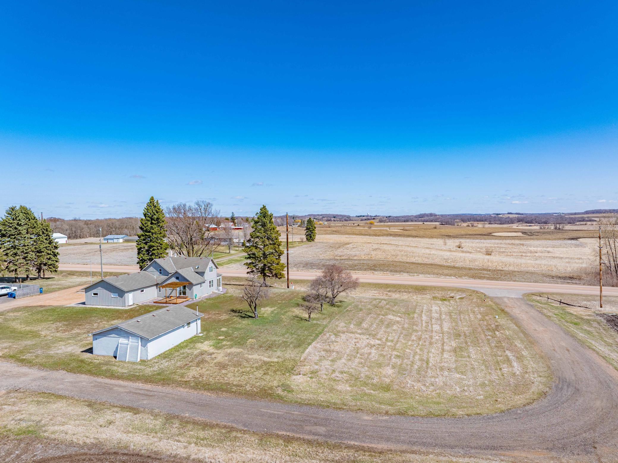 5690 County Road 10 N