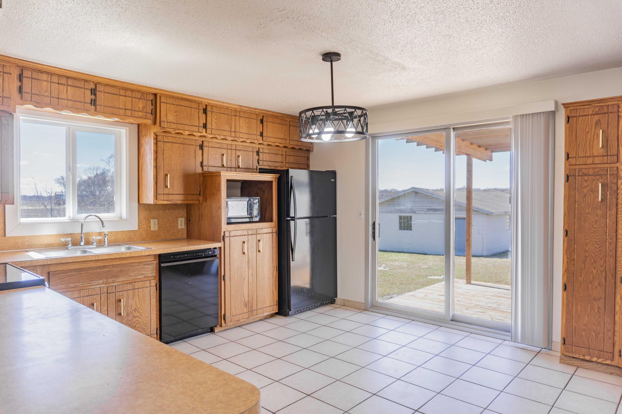 5690 County Road 10 N