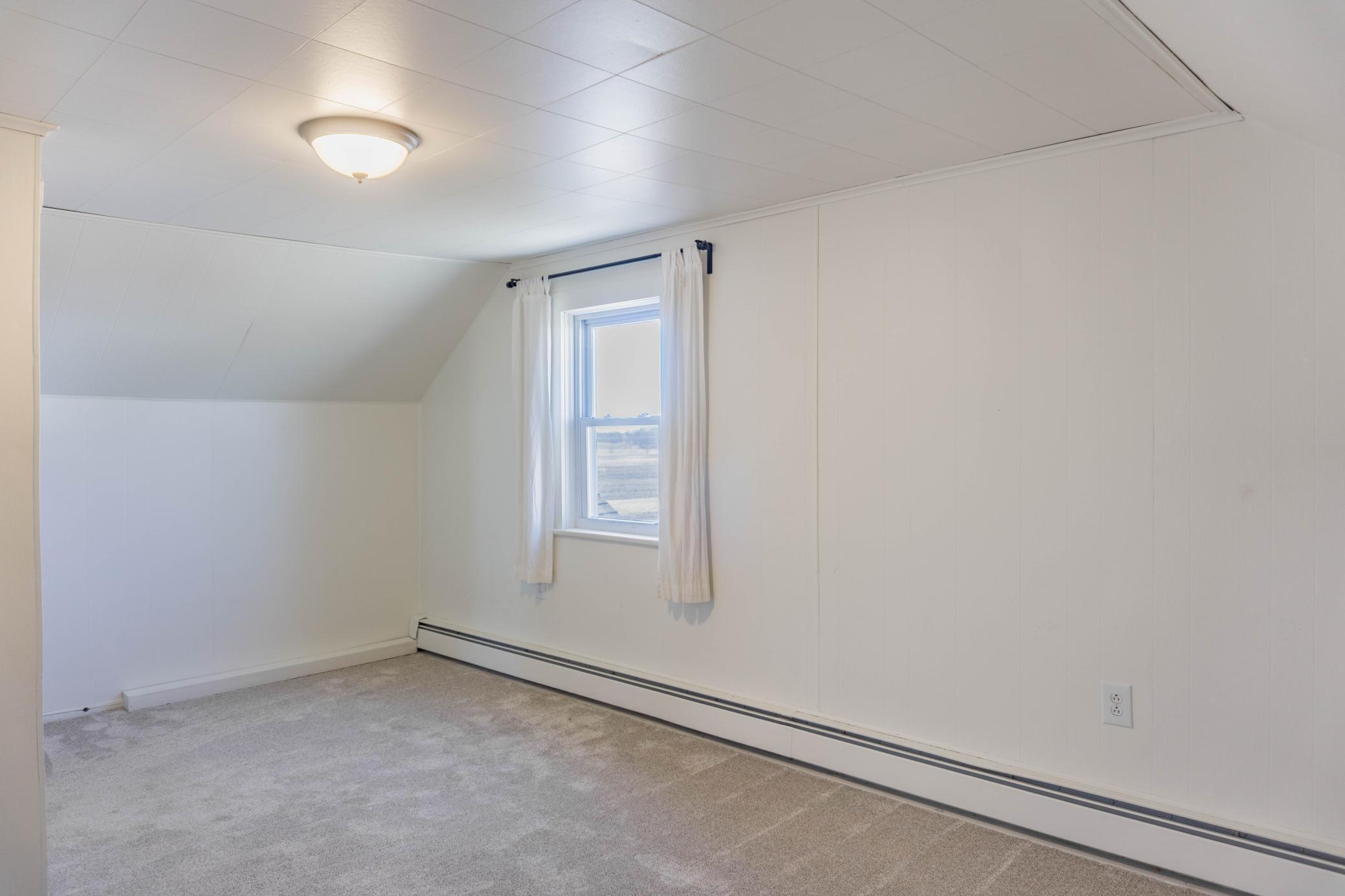 5690 County Road 10 N