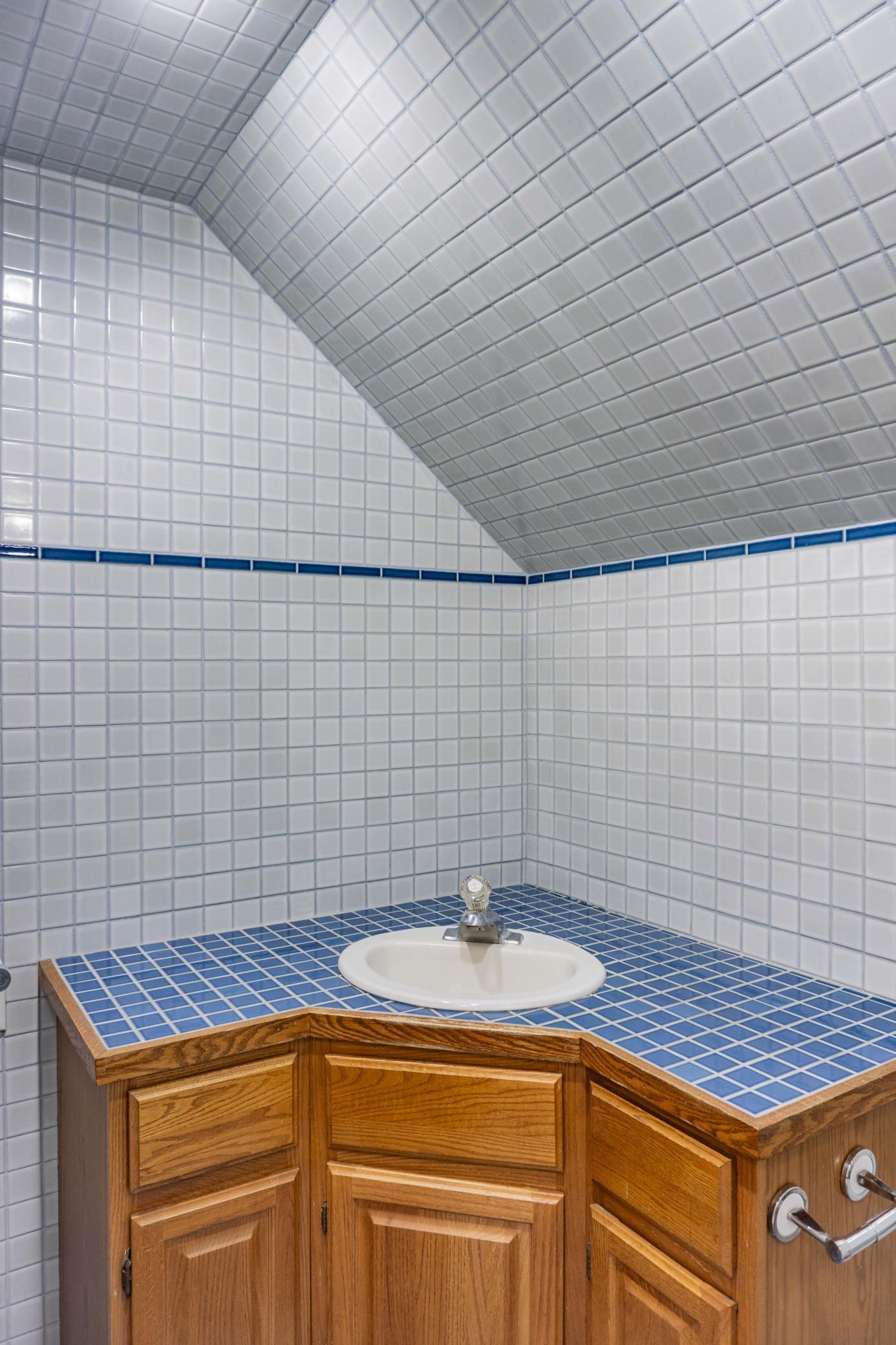 5690 County Road 10 N