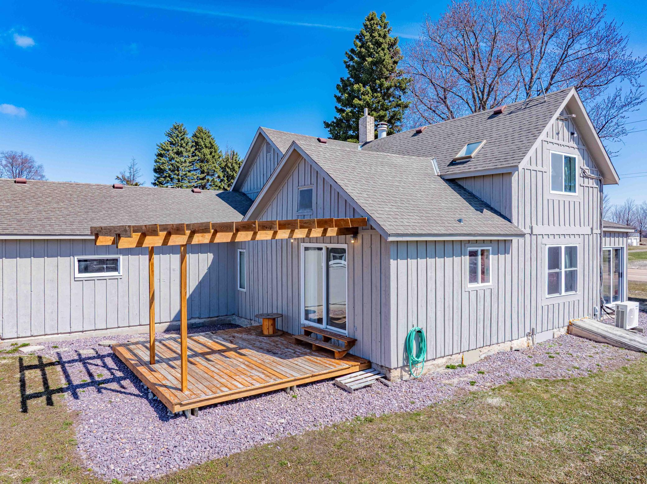 5690 County Road 10 N