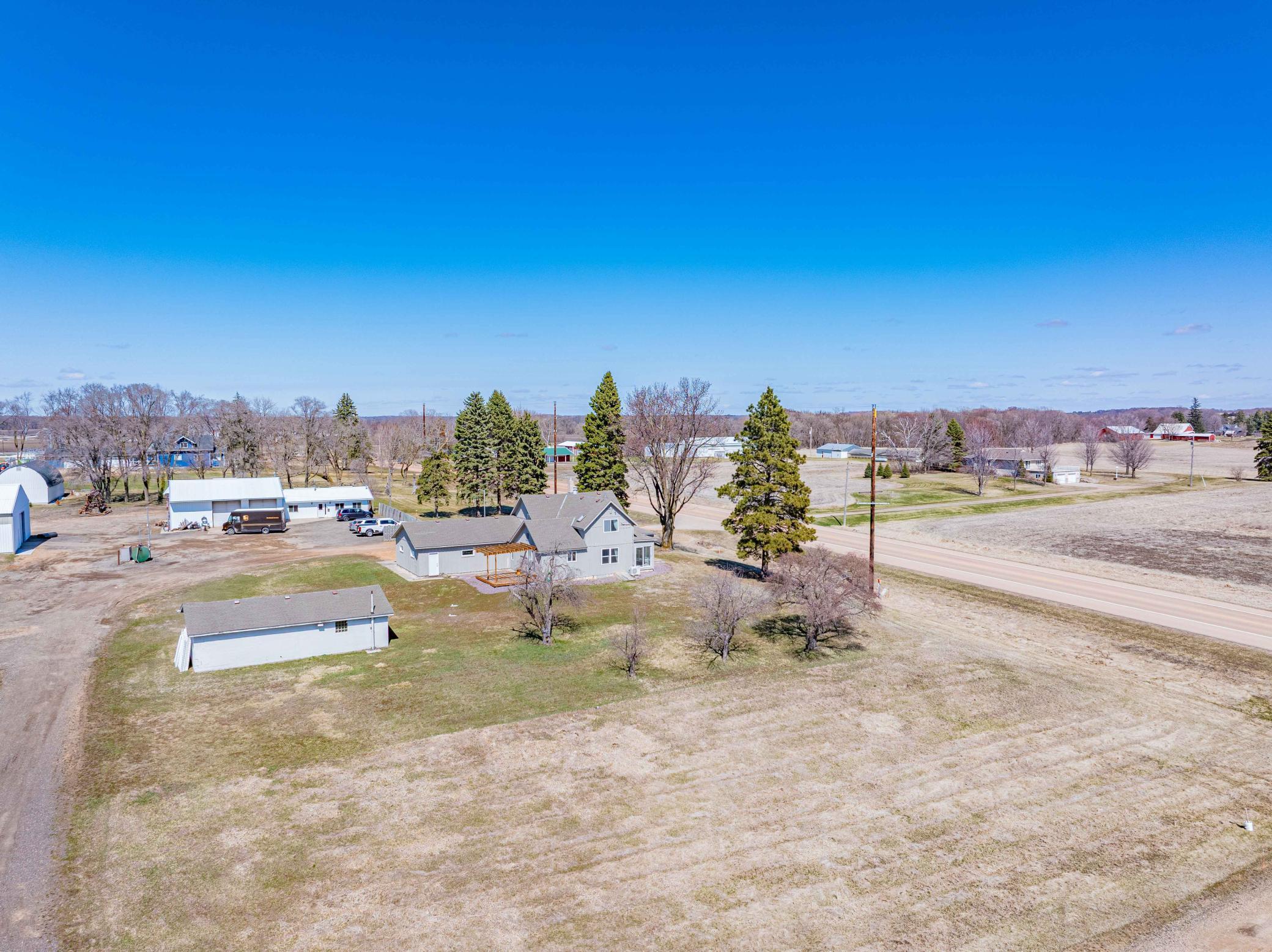 5690 County Road 10 N