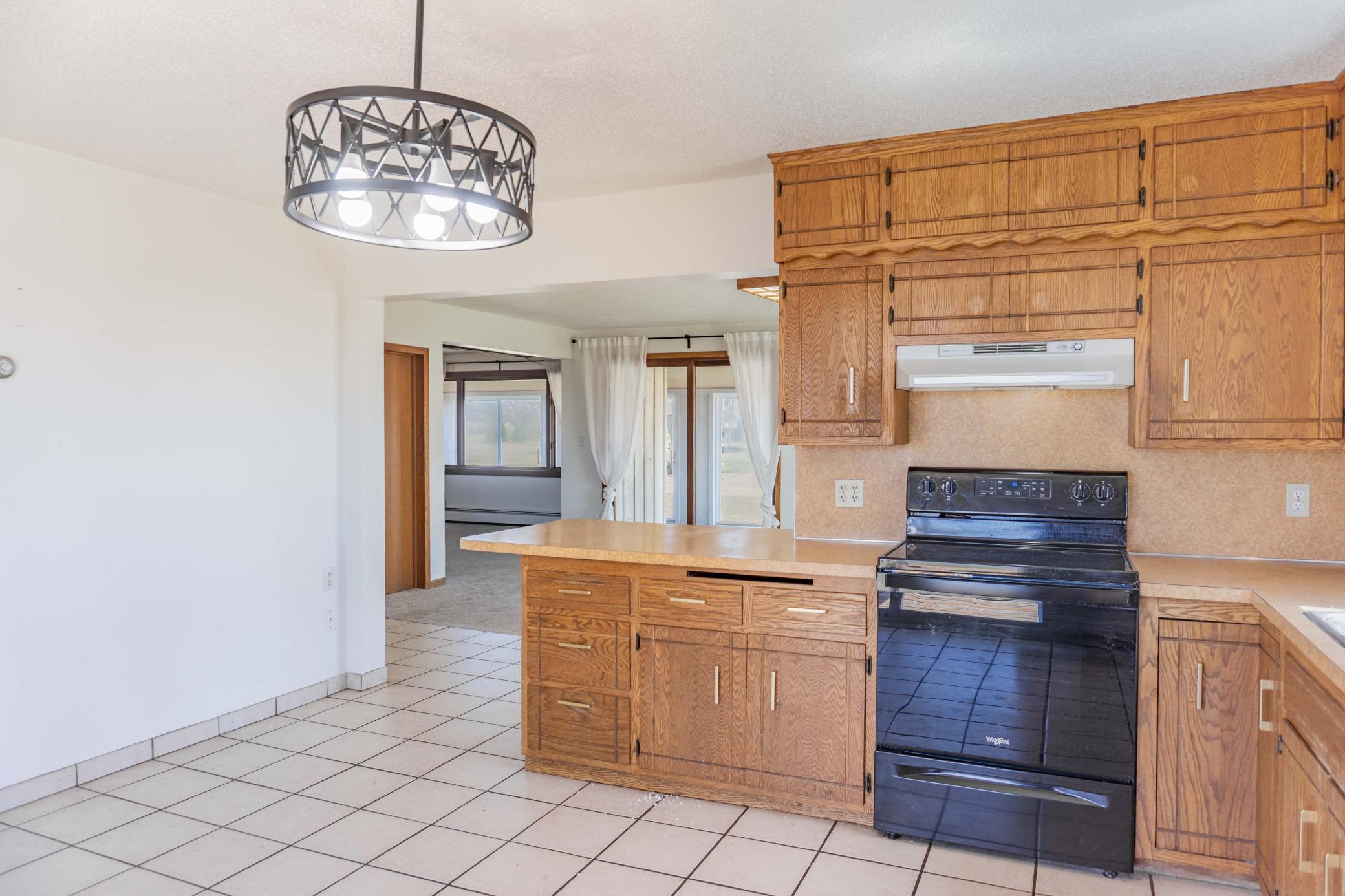 5690 County Road 10 N