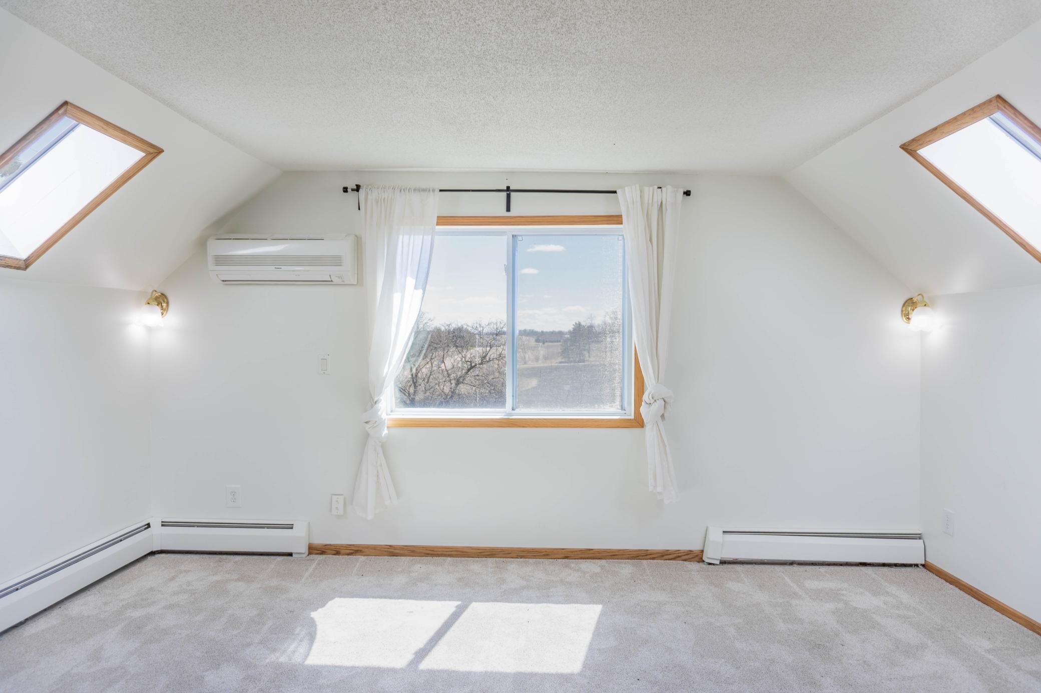 5690 County Road 10 N