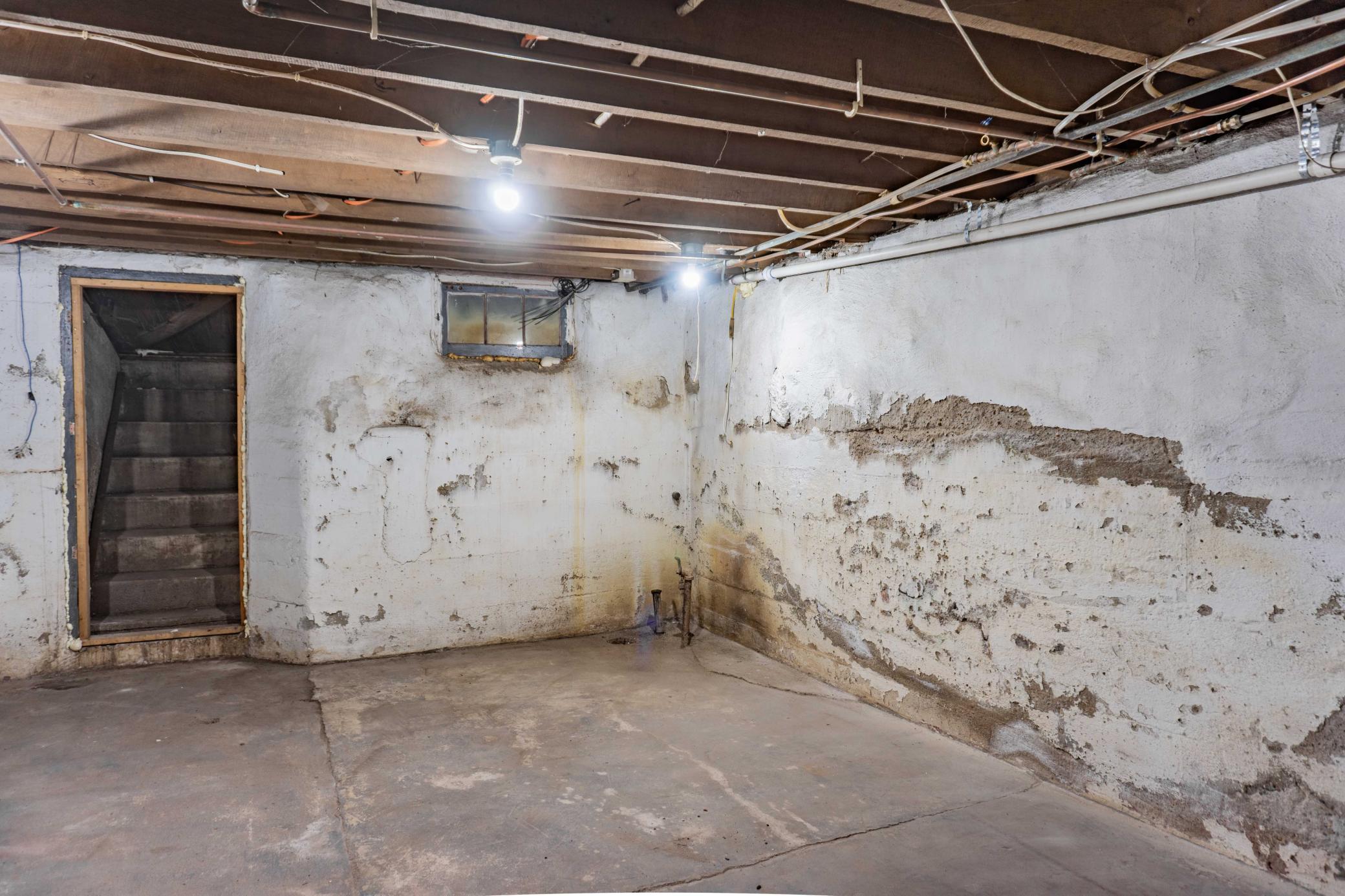 5690 County Road 10 N