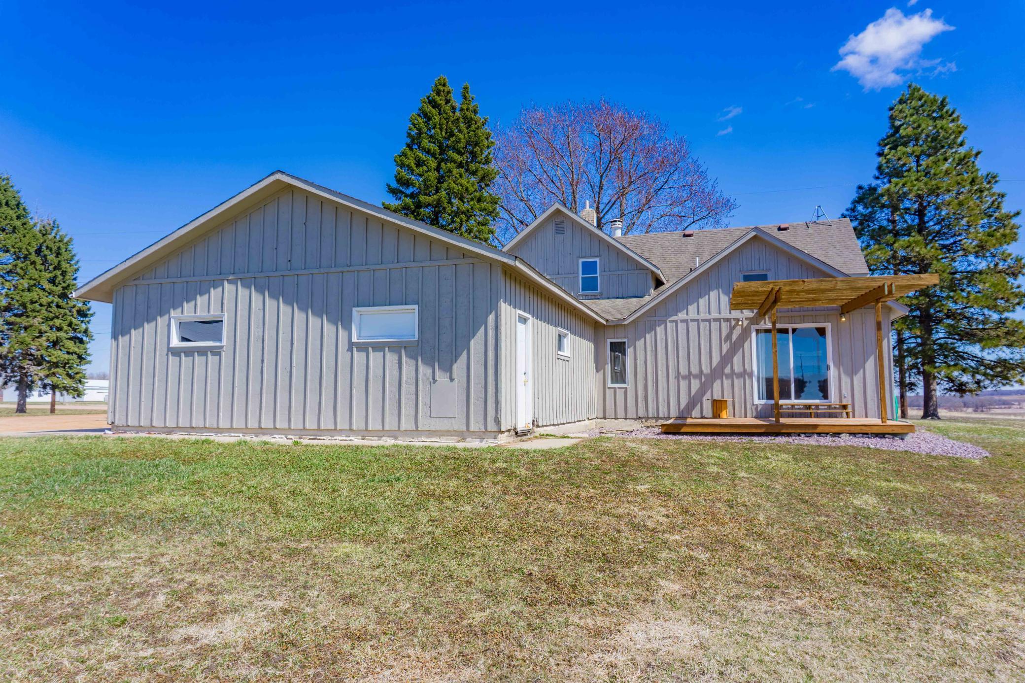 5690 County Road 10 N