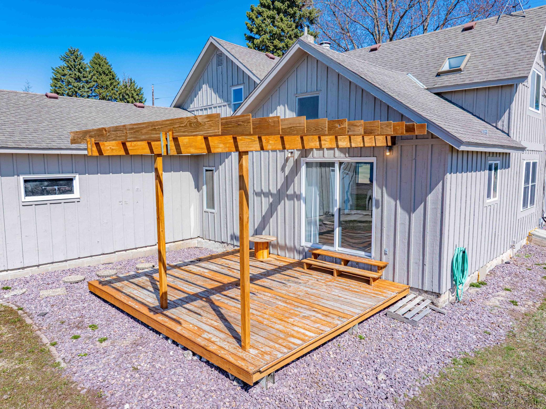 5690 County Road 10 N